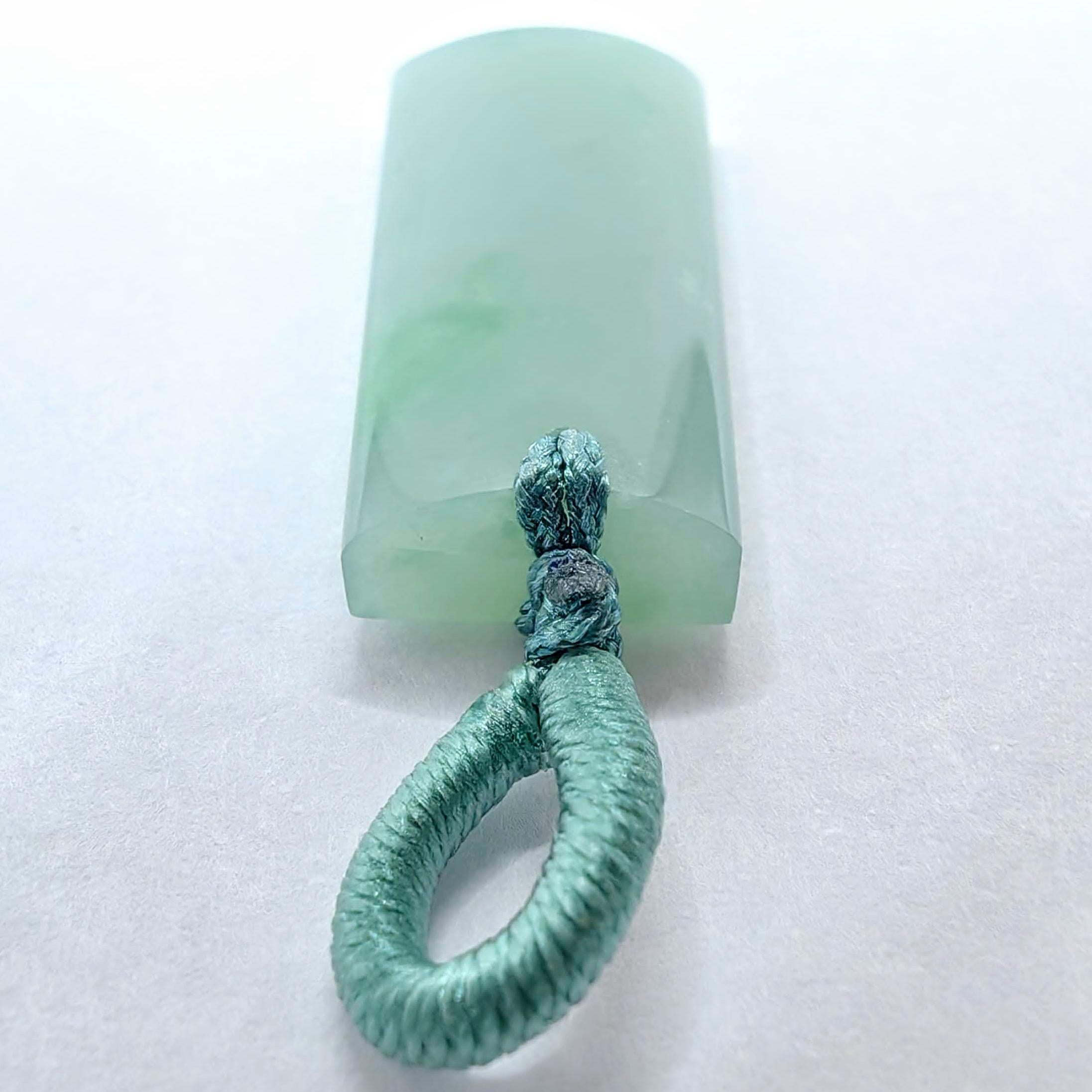 Zertifizierter Typ A Ice Green Jadeit Peace Anhänger Halskette - Cord / 18K Gold Bail im Angebot 2