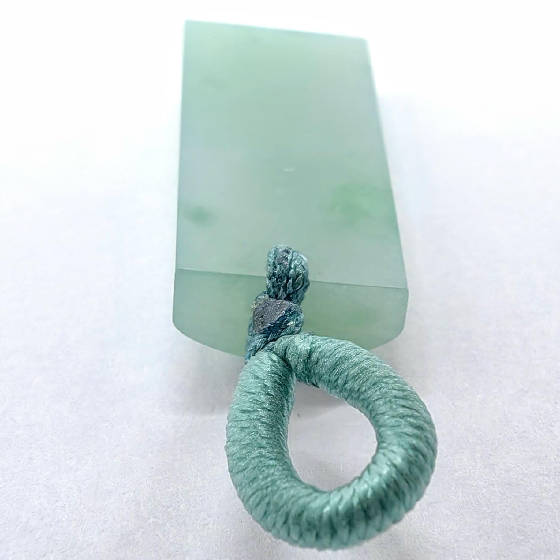 Zertifizierter Typ A Ice Green Jadeit Peace Anhänger Halskette - Cord / 18K Gold Bail im Angebot 3
