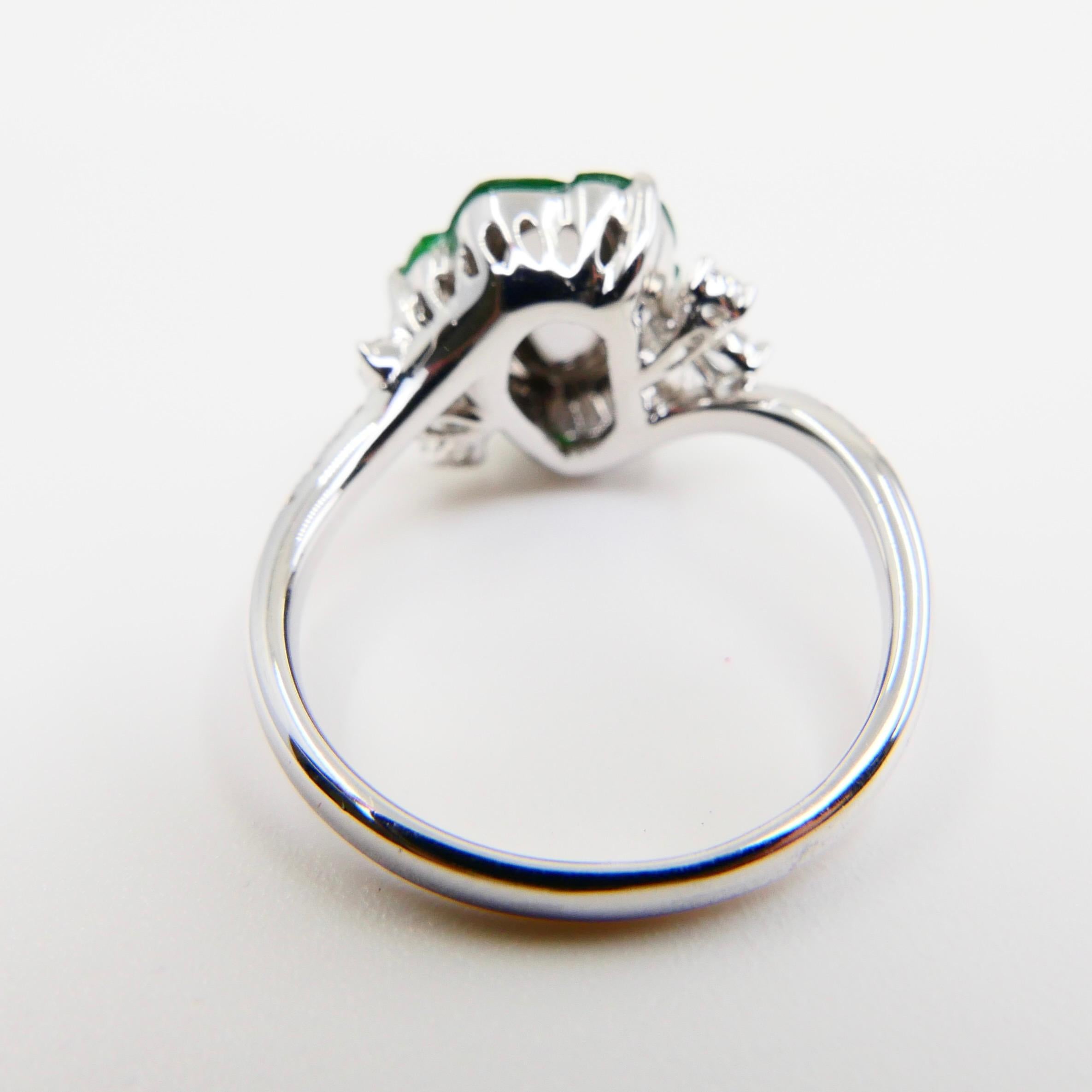 Certified Type A Jadeite Jade and Diamond Cocktail Ring, Best Imperial Green in vendita 5