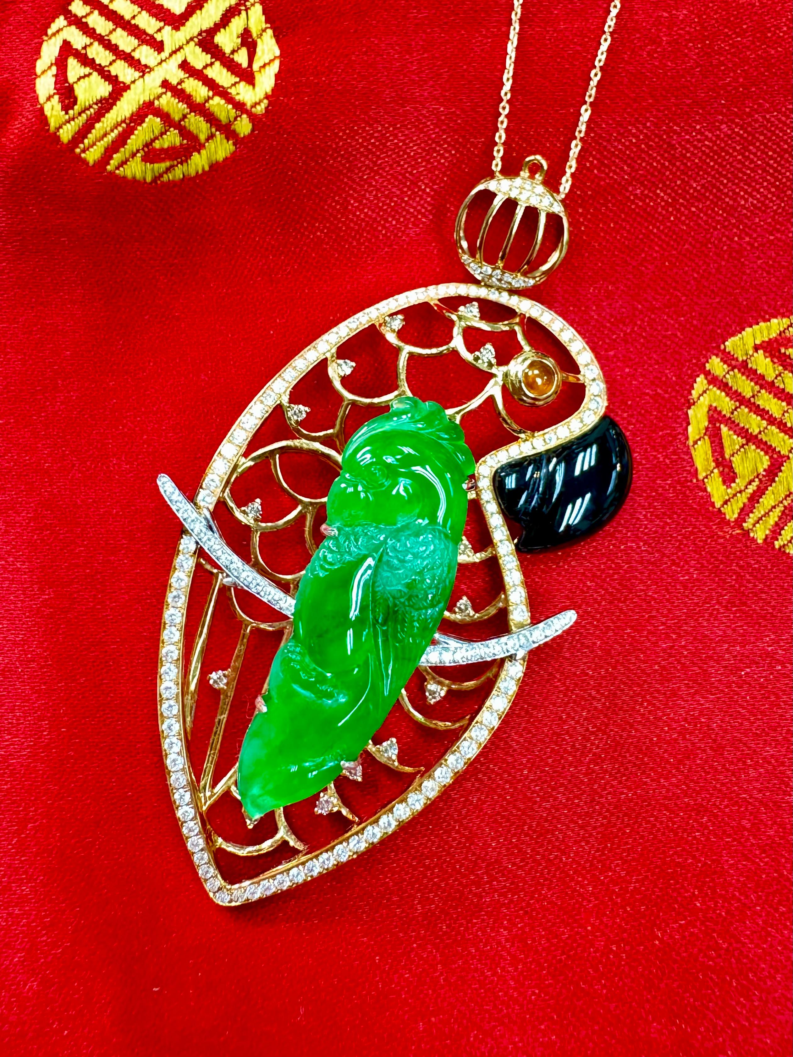 Zertifizierter Typ A Jadeit Jade und Diamant-Papagei-Anhänger, Vivid Green Color im Angebot 3