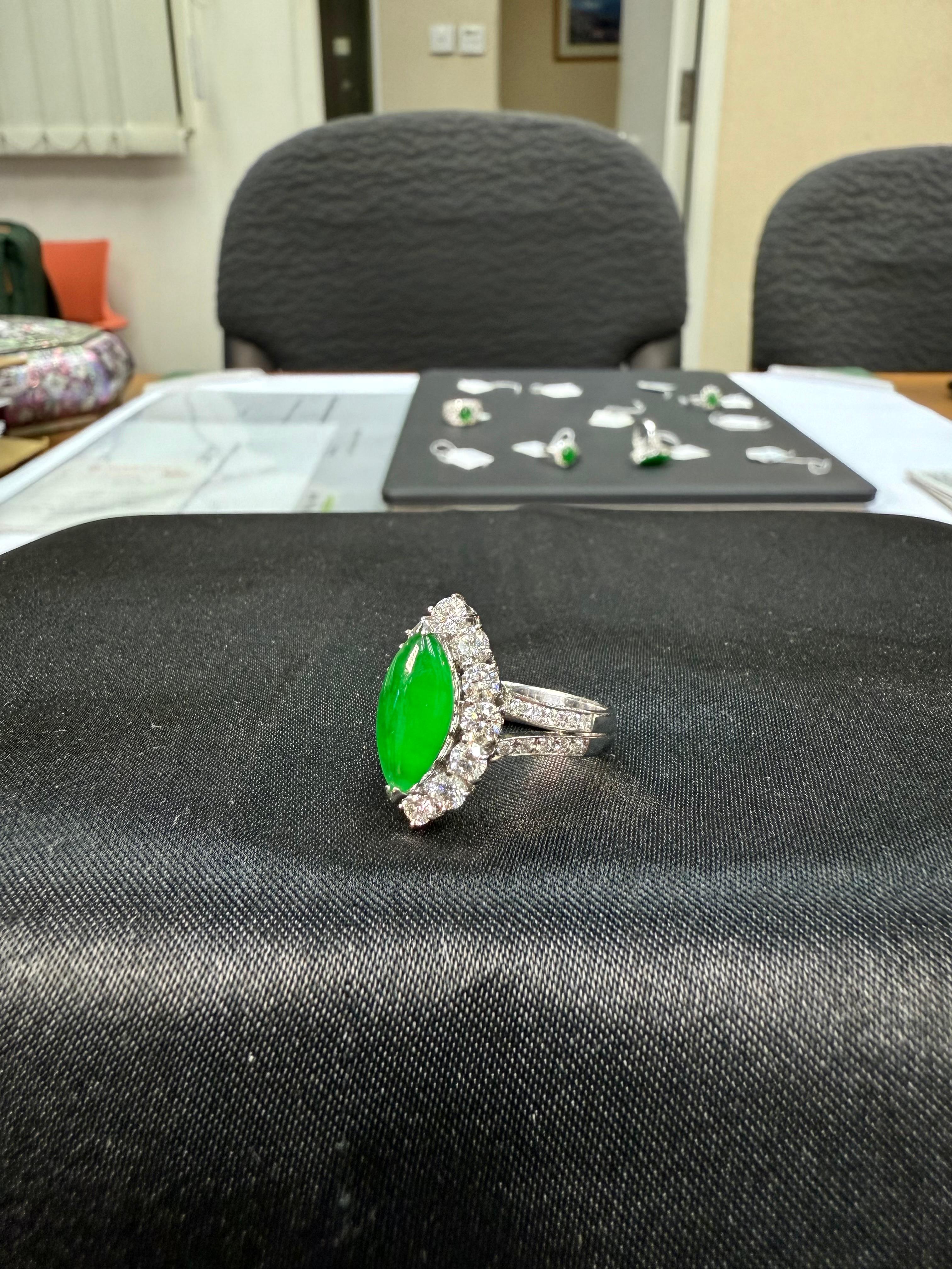 zertifizierter Typ A Jadeit Jade Diamant und Cocktail-Ring, kaiserlich grüne Farbe (Marquiseschliff) im Angebot