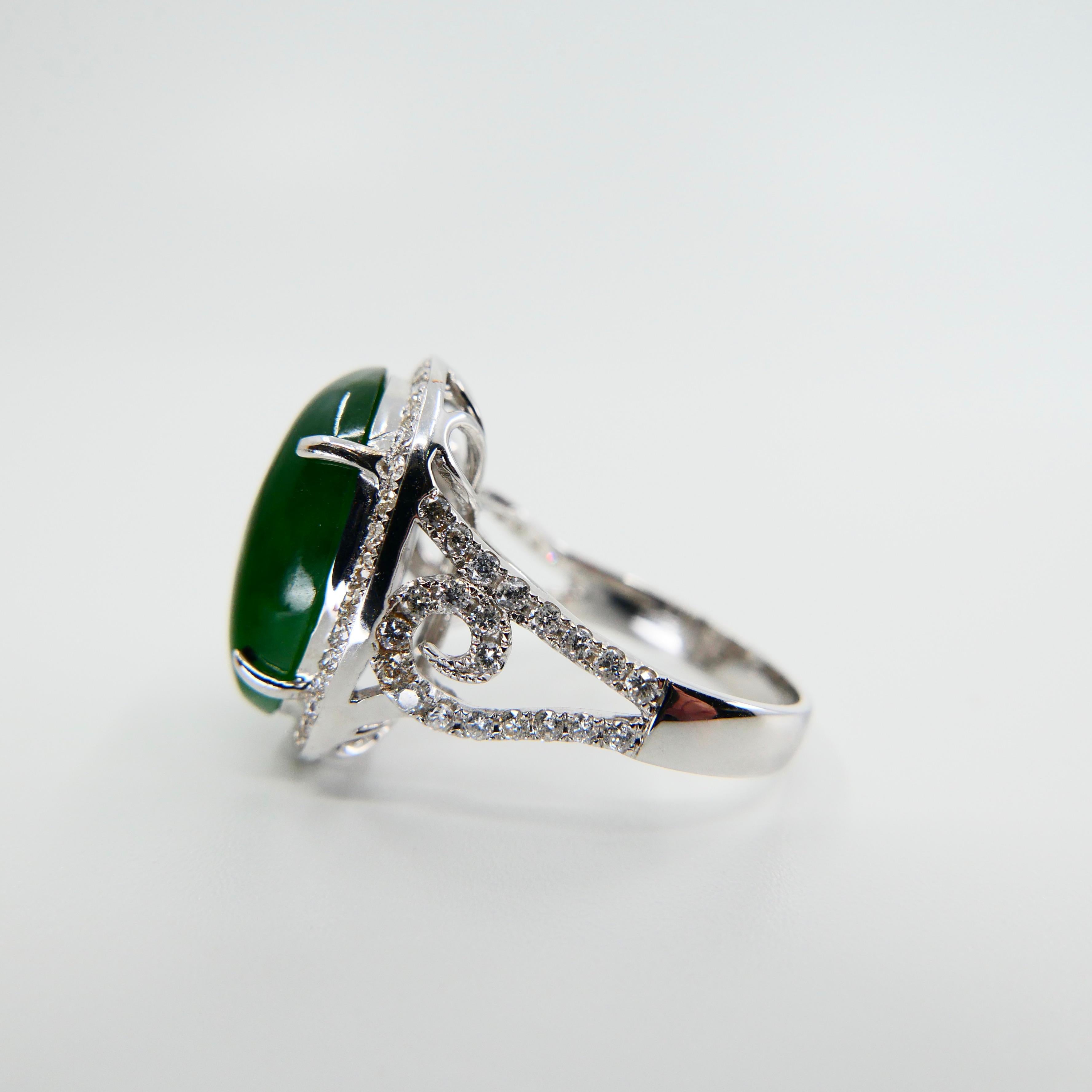Certified Type A Jadeite Jade & Diamond Cocktail Ring, Intense Green Subtle Glow In Good Condition For Sale In Hong Kong, HK