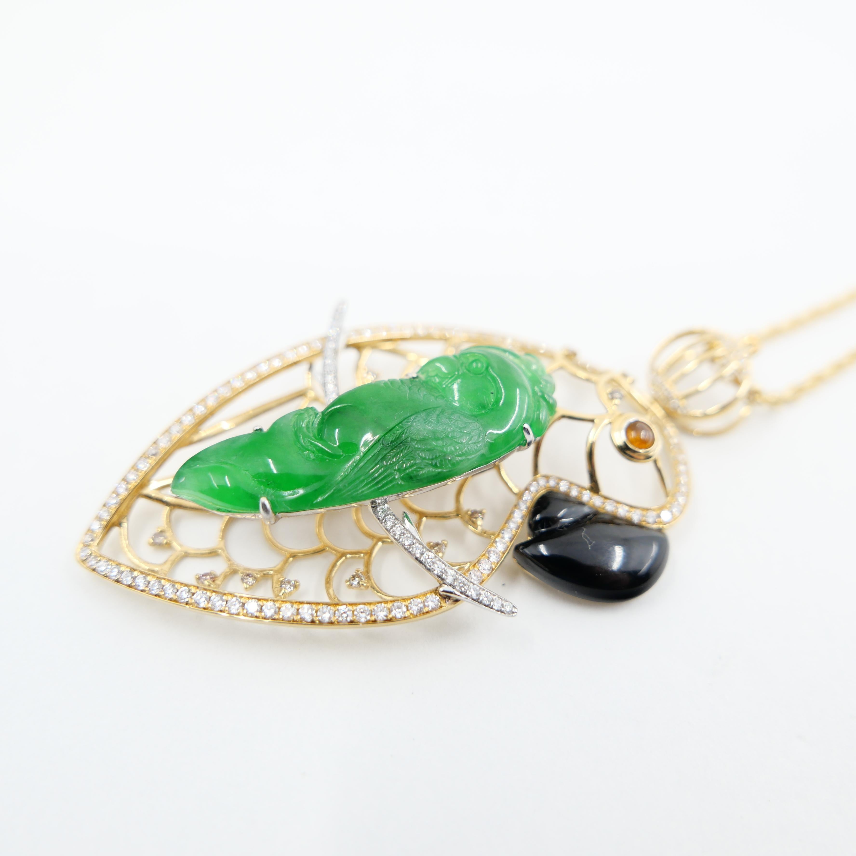 Zertifizierter Typ A Jadeit Jade und Diamant-Papagei-Anhänger, Vivid Green Color im Zustand „Neu“ im Angebot in Hong Kong, HK