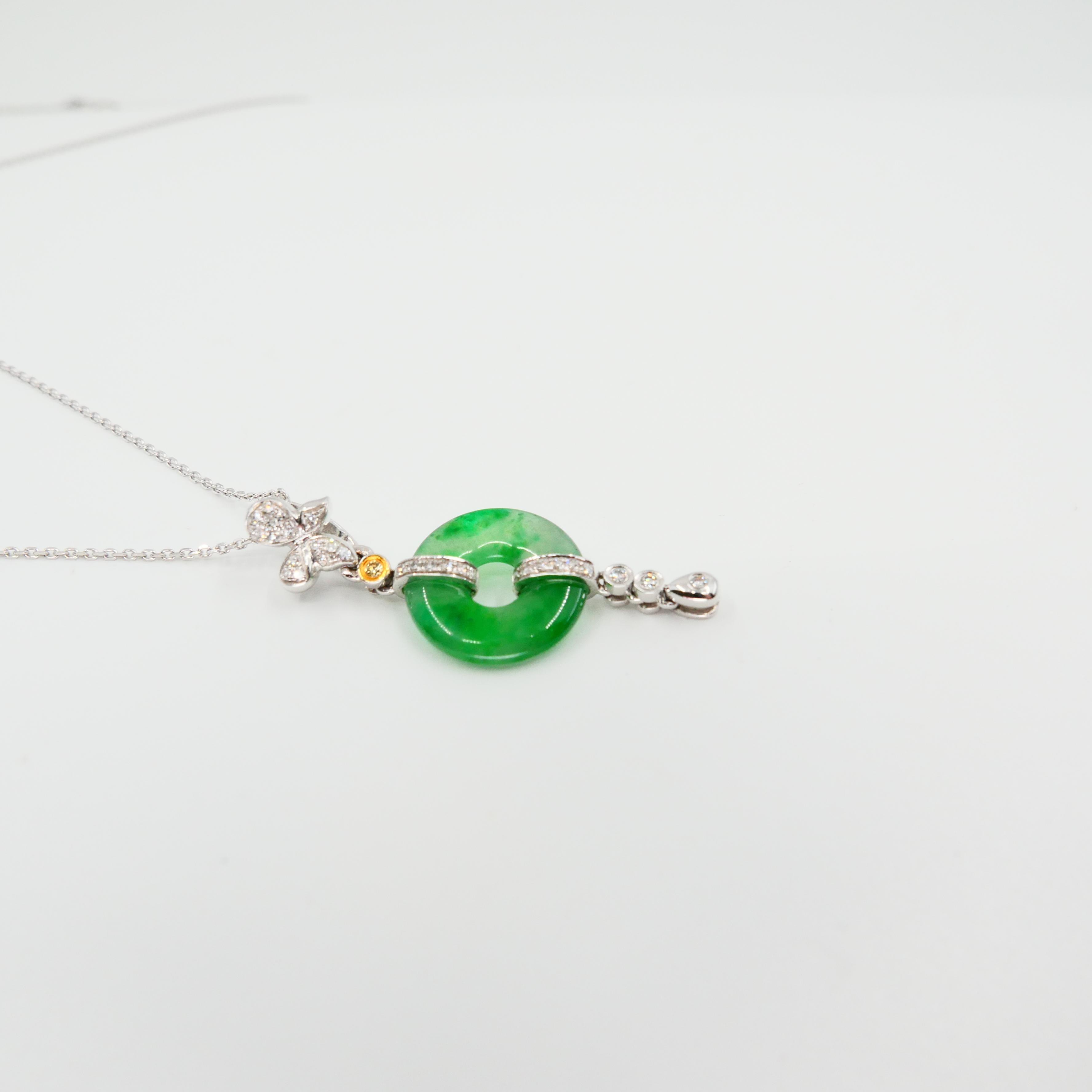 Round Cut Certified Type A Jadeite Jade Diamond Pendant Drop Necklace, Apple Green Veins For Sale