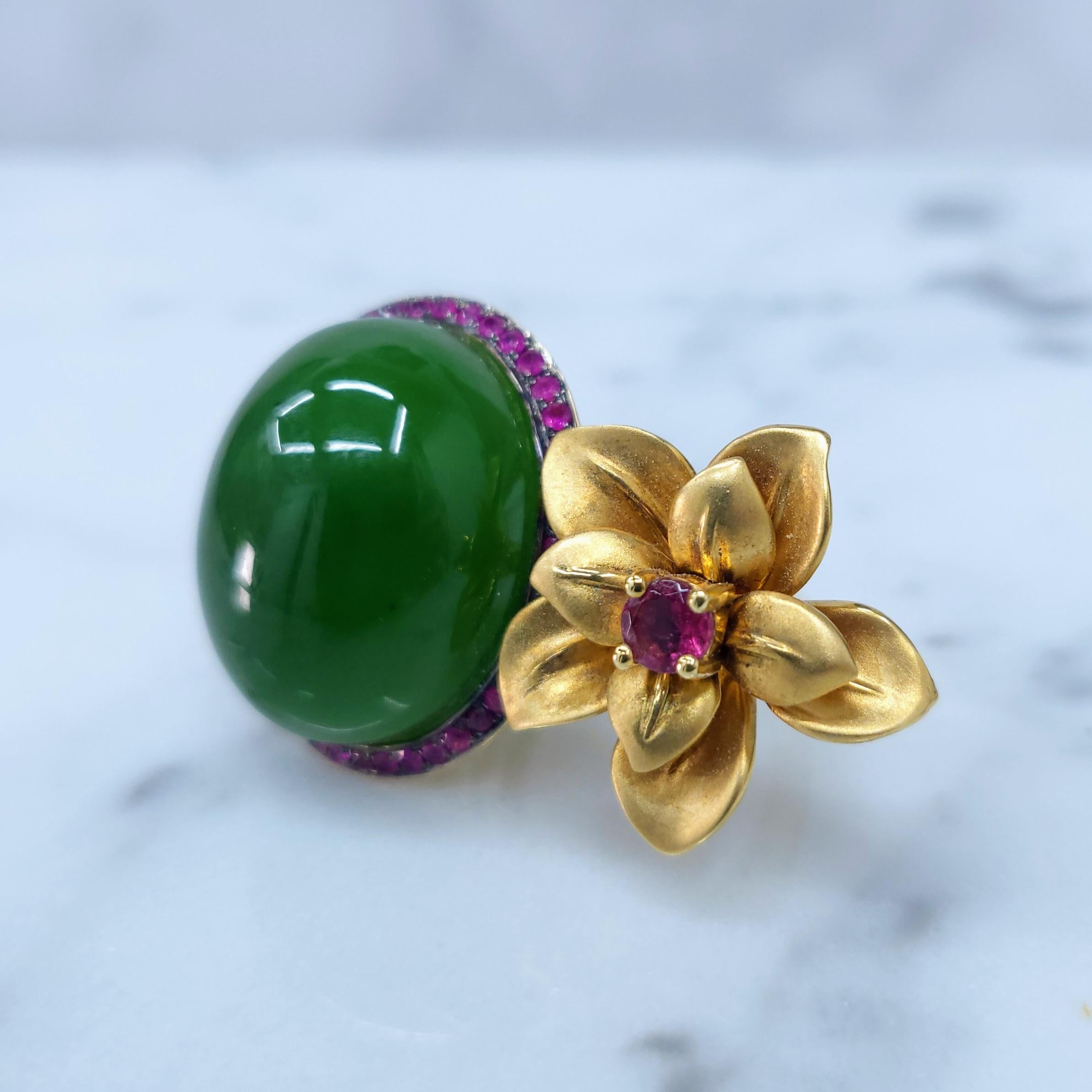 Bague certifiée Type A en or jaune 18 carats, jade néphrite naturelle et rubis en vente 3