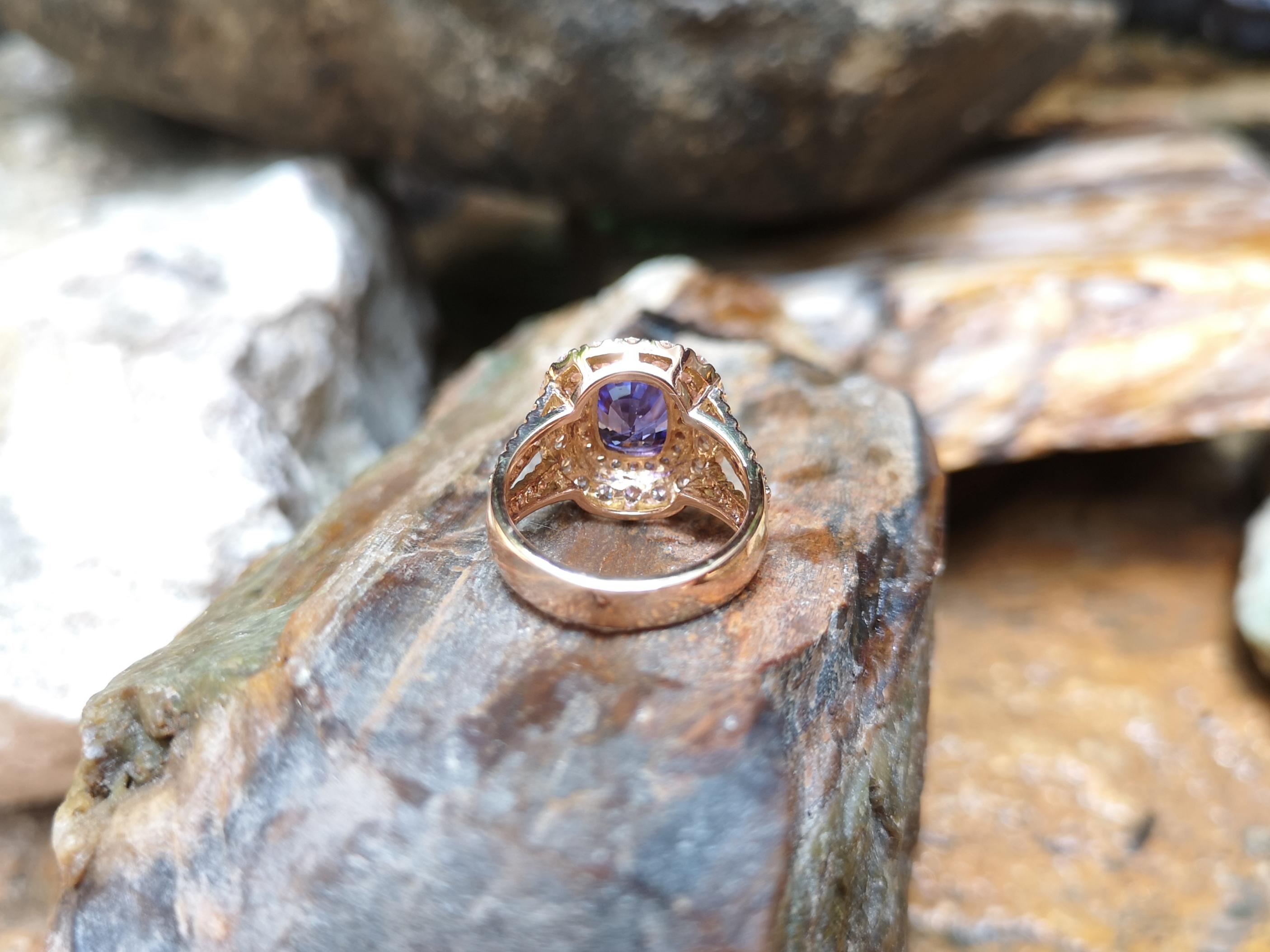 Certified Unheated 3 Cts Purple Sapphire with Diamond Ring Set in 18k Rose Gold For Sale 4