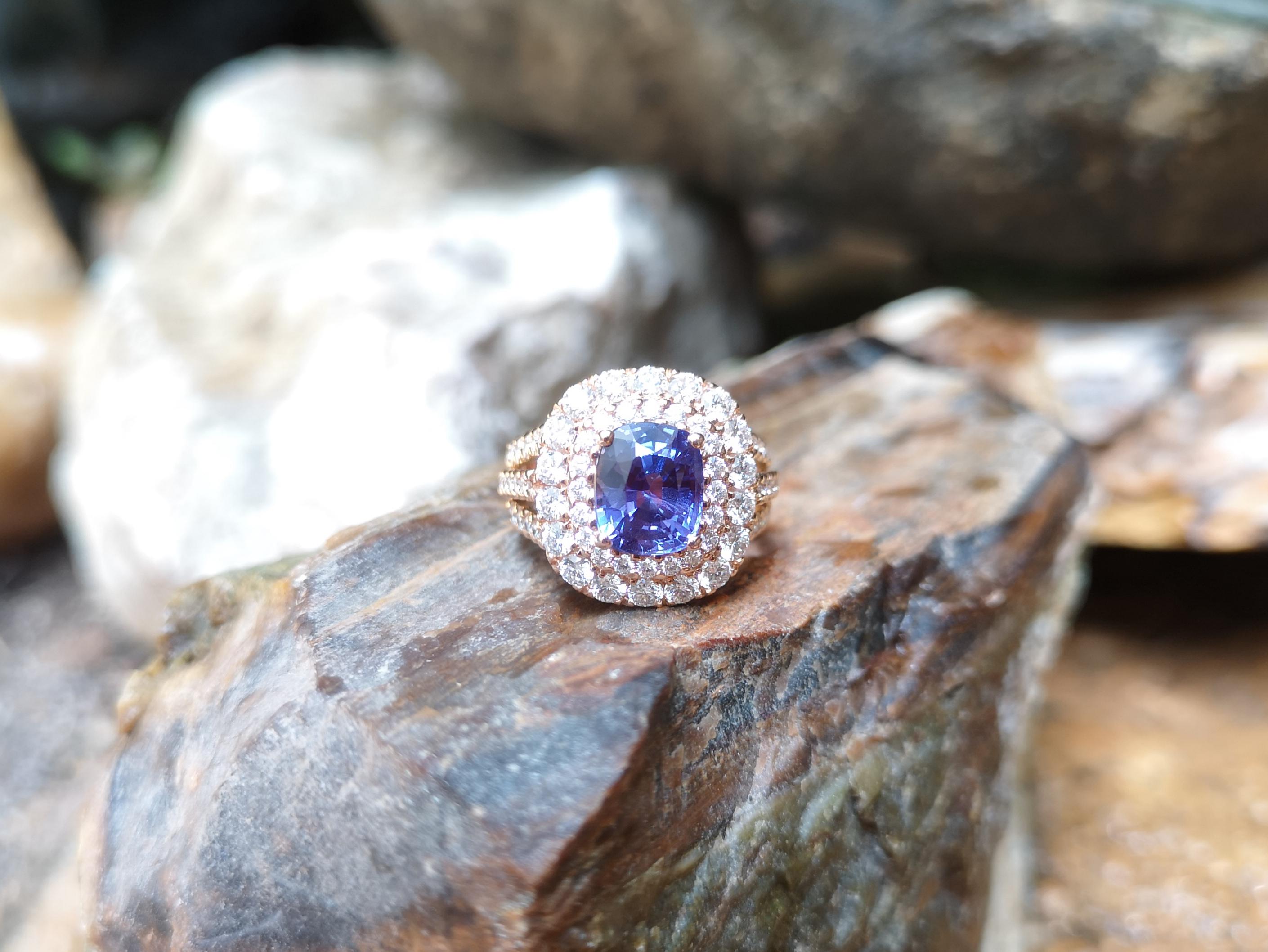 Cushion Cut Certified Unheated 3 Cts Purple Sapphire with Diamond Ring Set in 18k Rose Gold For Sale