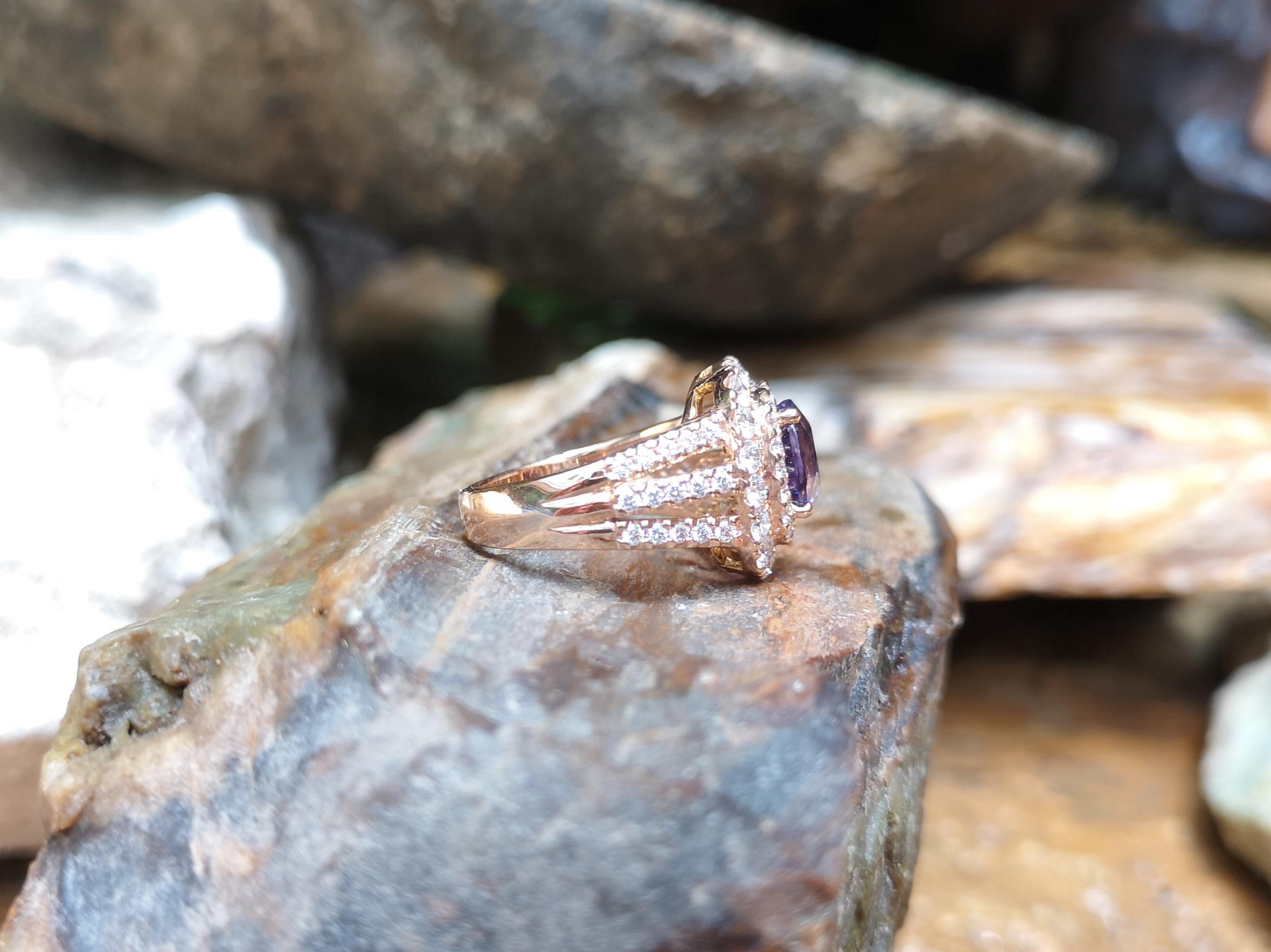 Certified Unheated 3 Cts Purple Sapphire with Diamond Ring Set in 18k Rose Gold For Sale 2