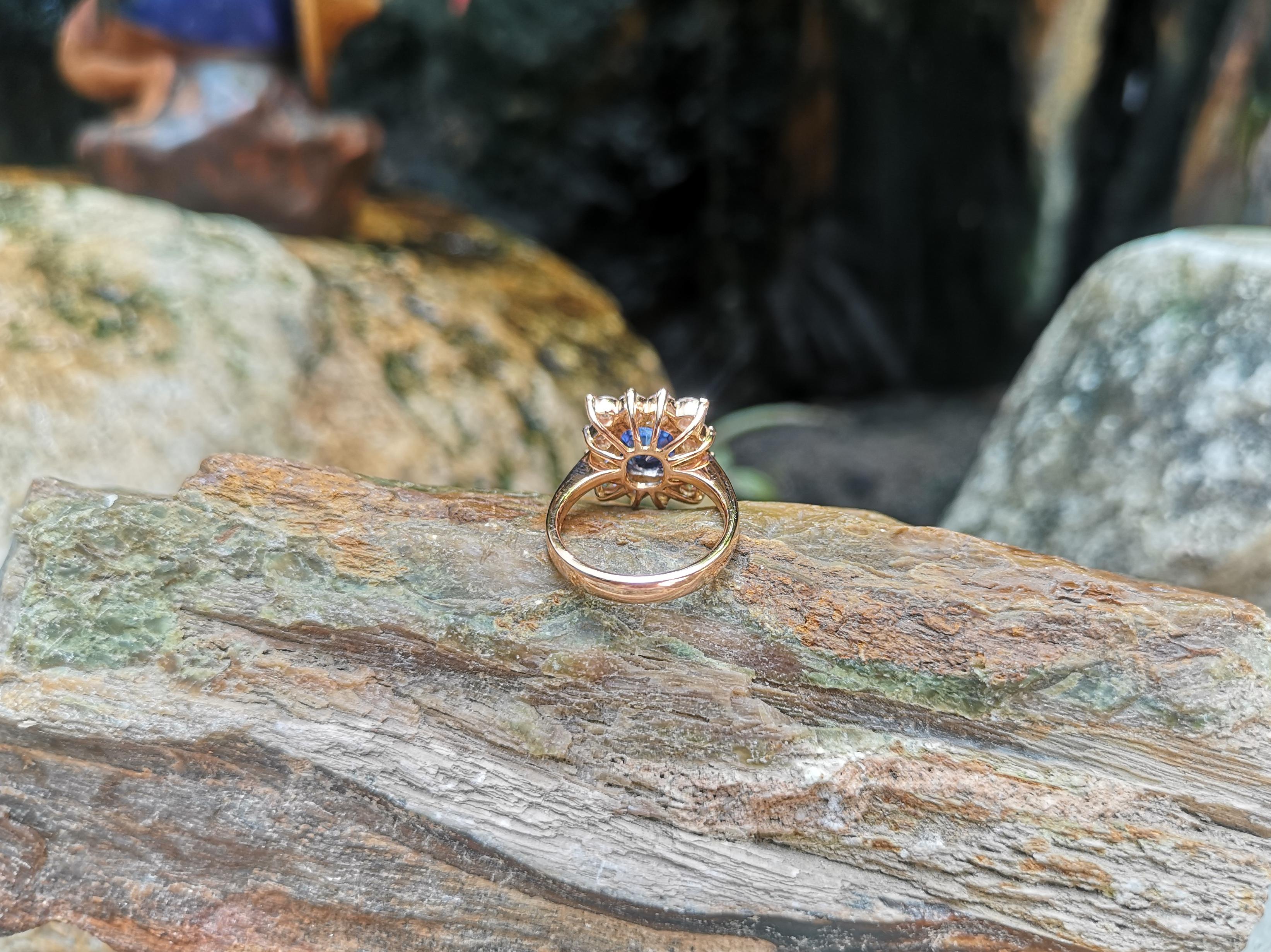 Certified Unheated 4 Cts Blue Sapphire with Diamond Ring in 18K Rose Gold For Sale 2