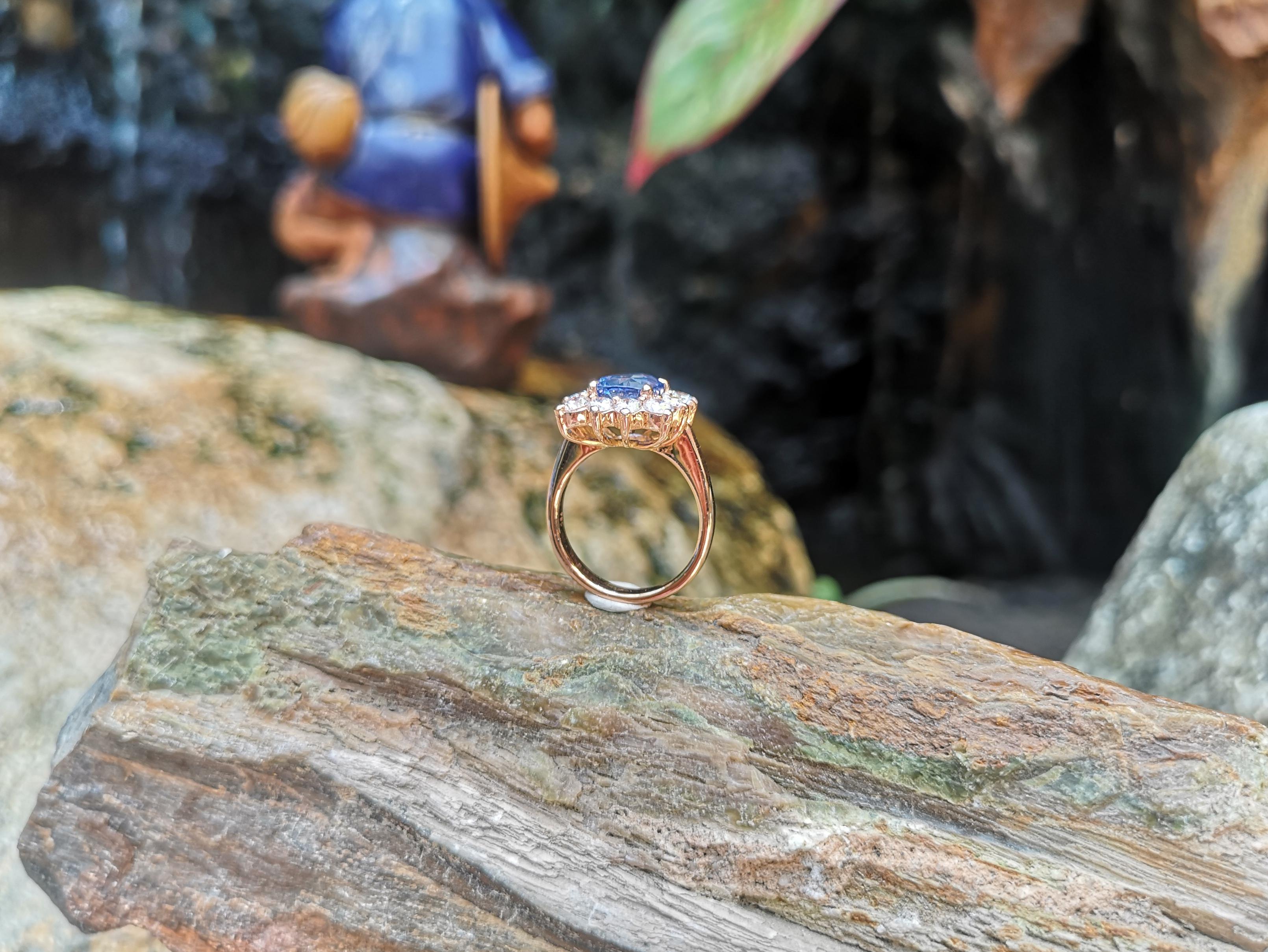 Certified Unheated 4 Cts Blue Sapphire with Diamond Ring in 18K Rose Gold For Sale 3