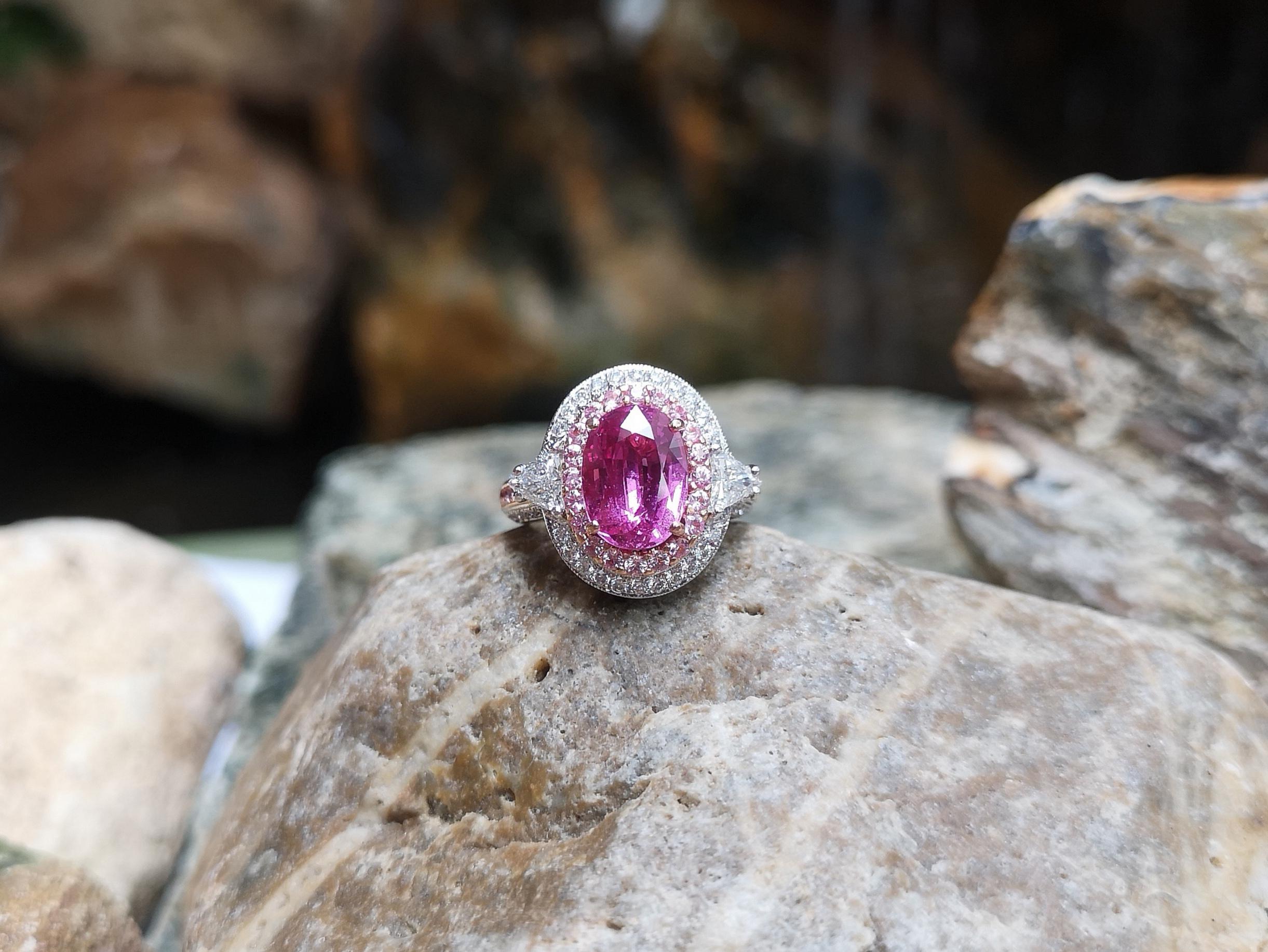 Contemporary GIA Certified Unheated 4 Cts Pink Sapphire with Diamond Ring in 18Kt White Gold For Sale