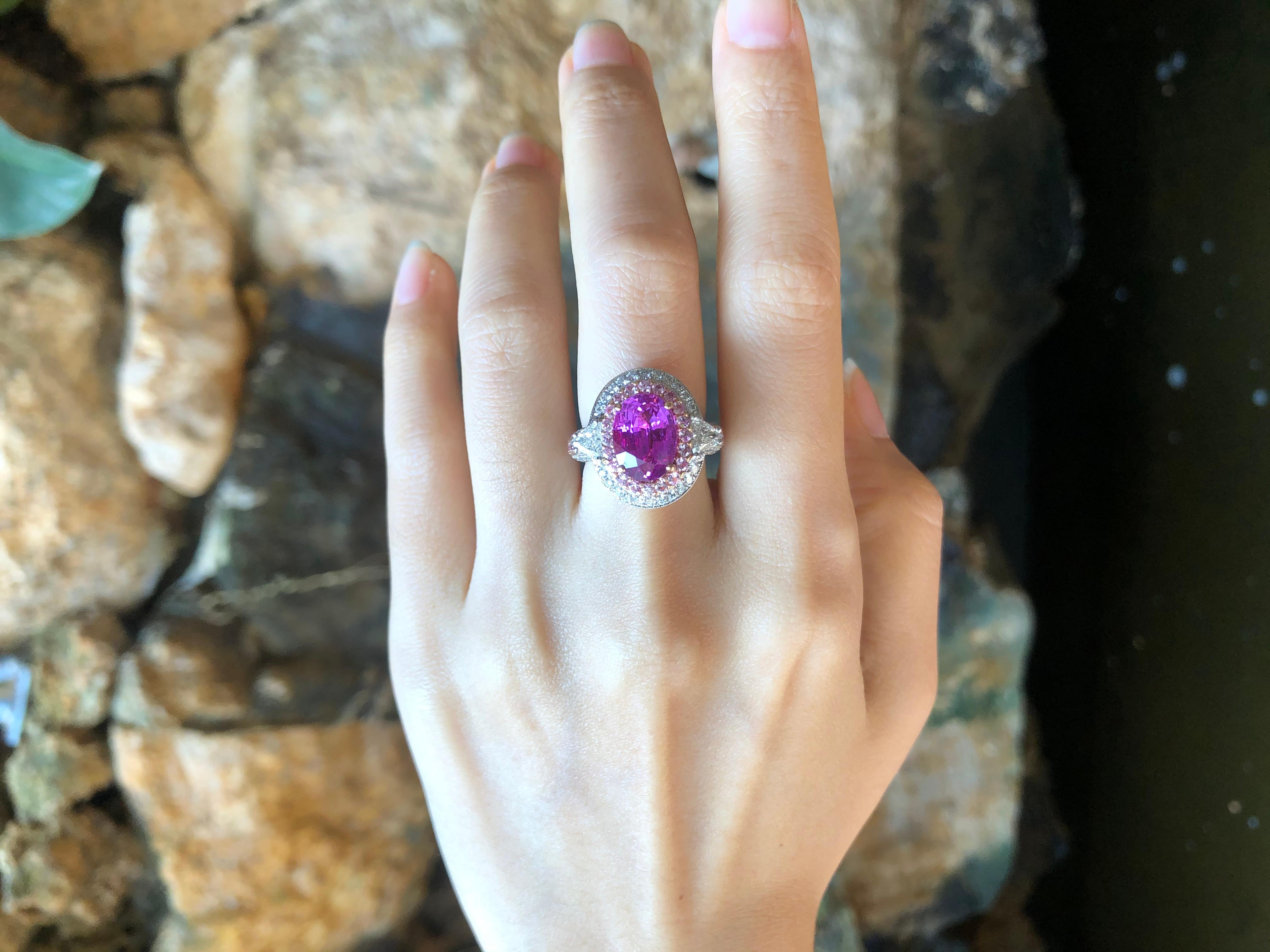 GIA Certified Unheated 4 Cts Pink Sapphire with Diamond Ring in 18Kt White Gold For Sale 2