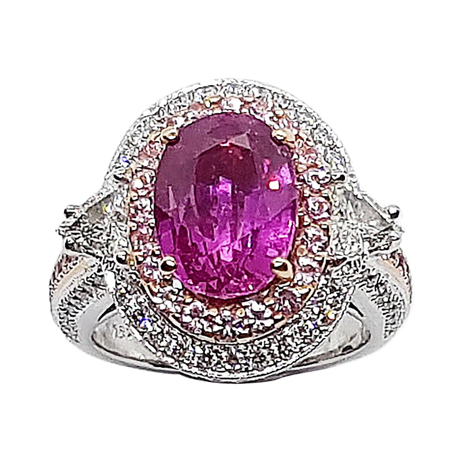 GIA Certified Unheated 4 Cts Pink Sapphire with Diamond Ring in 18Kt White Gold For Sale