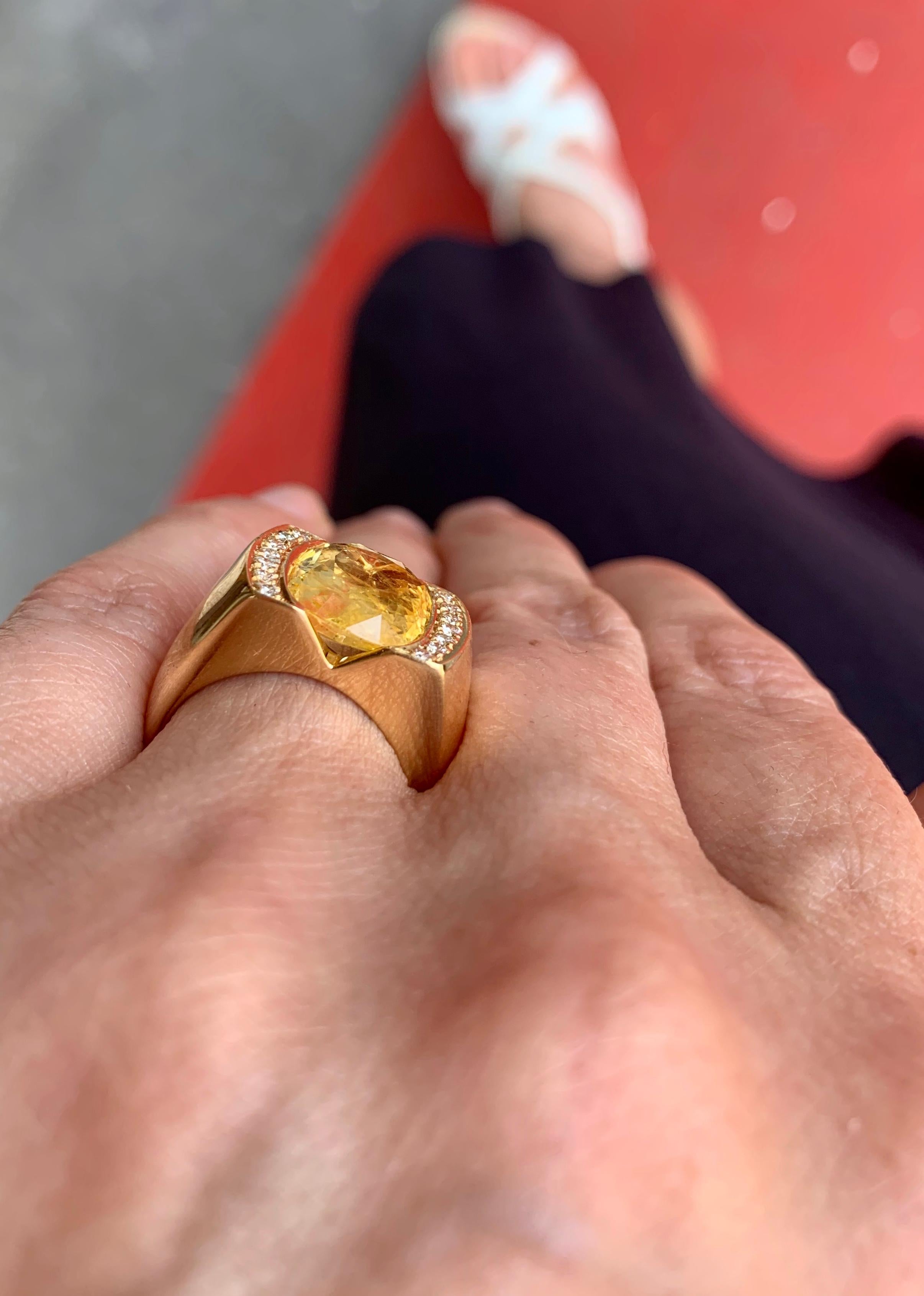Women's or Men's Certified Unheated 4.50 Carat Yellow Sapphire Diamonds 18 Karat Gold Tank Ring