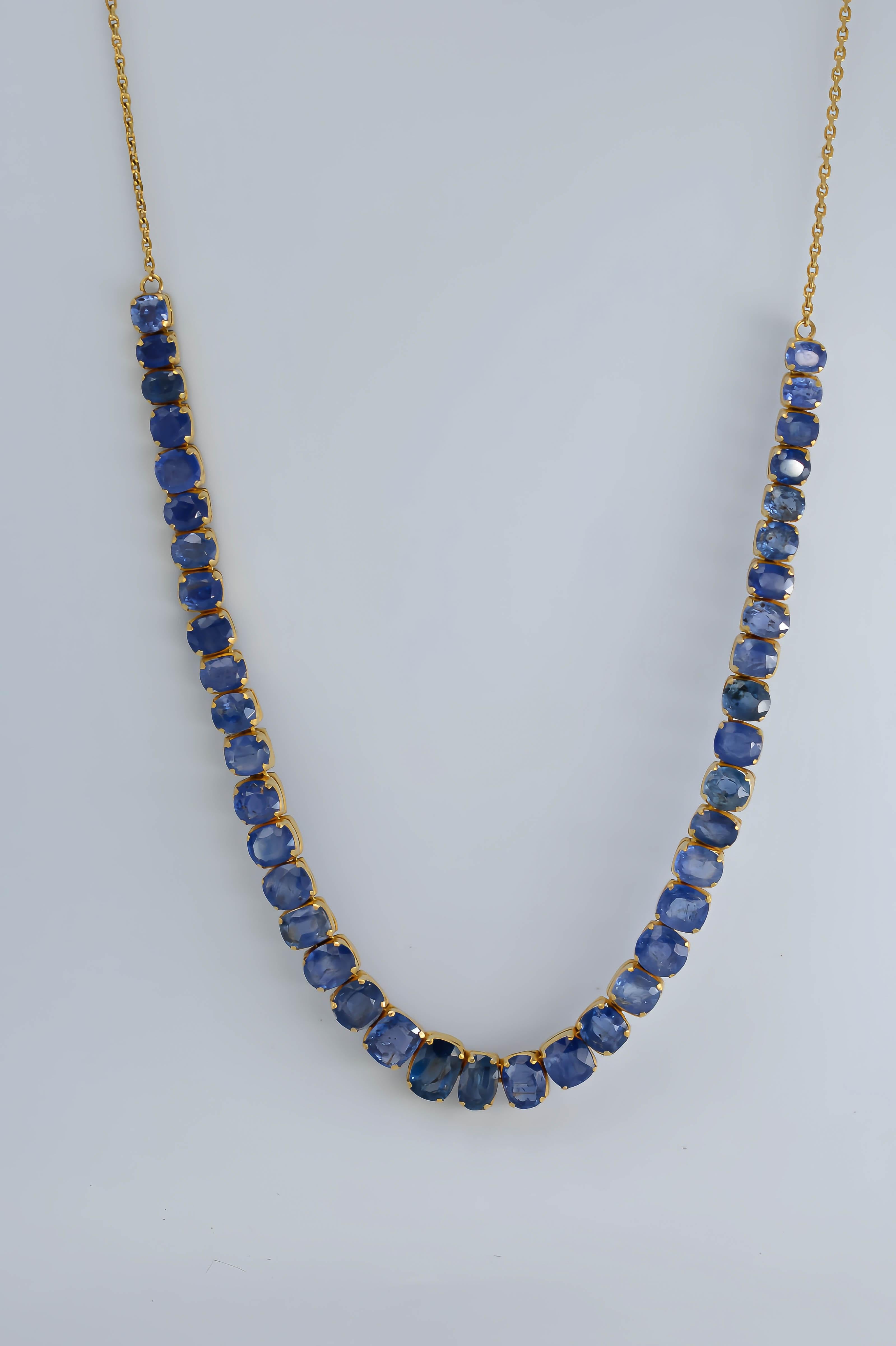 Oval Cut Certified Unheated Blue Sapphire Burmese Necklace in 18k Yellow Gold For Sale