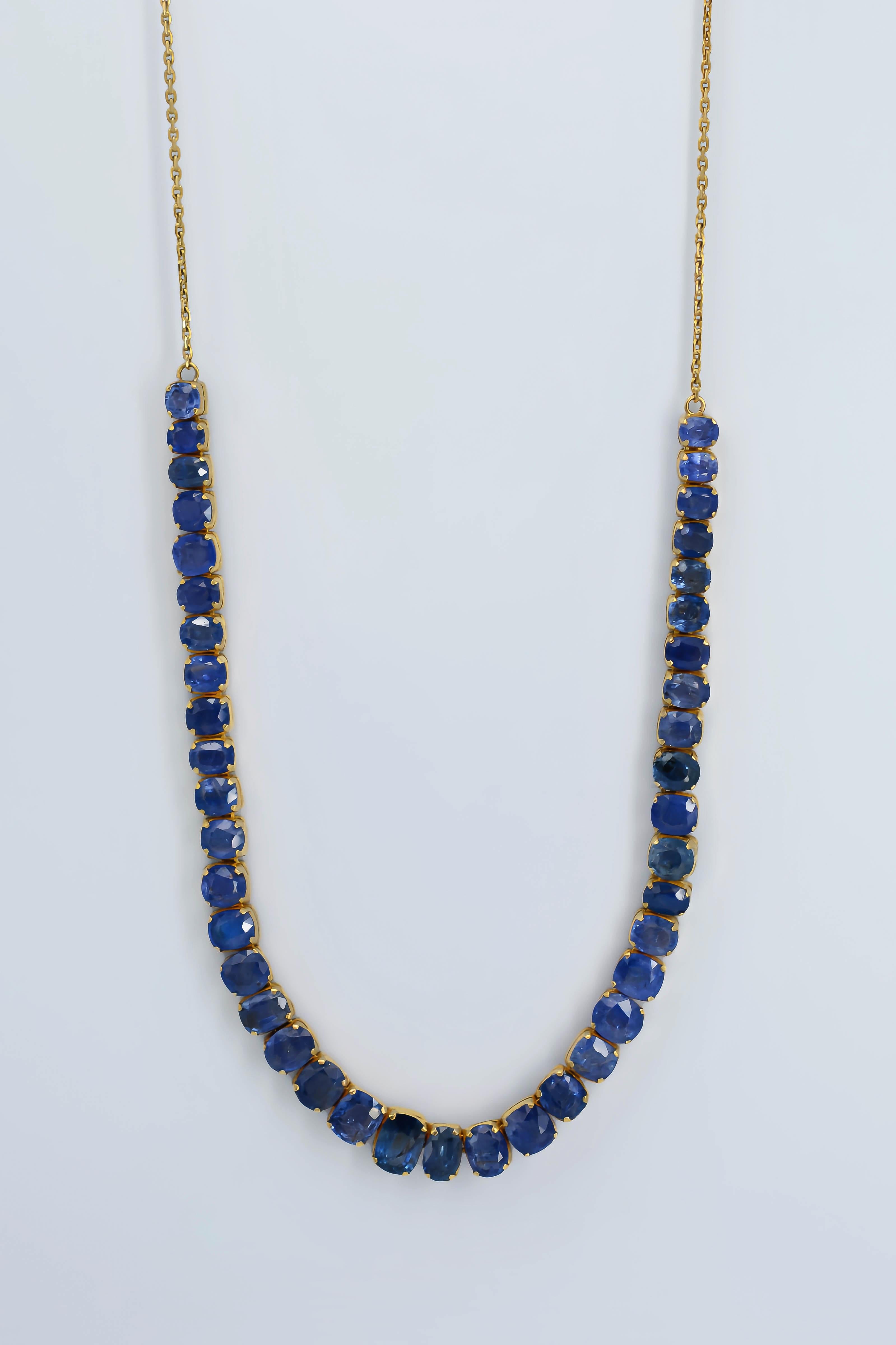Certified Unheated Blue Sapphire Burmese Necklace in 18k Yellow Gold In Good Condition For Sale In Singapore, SG