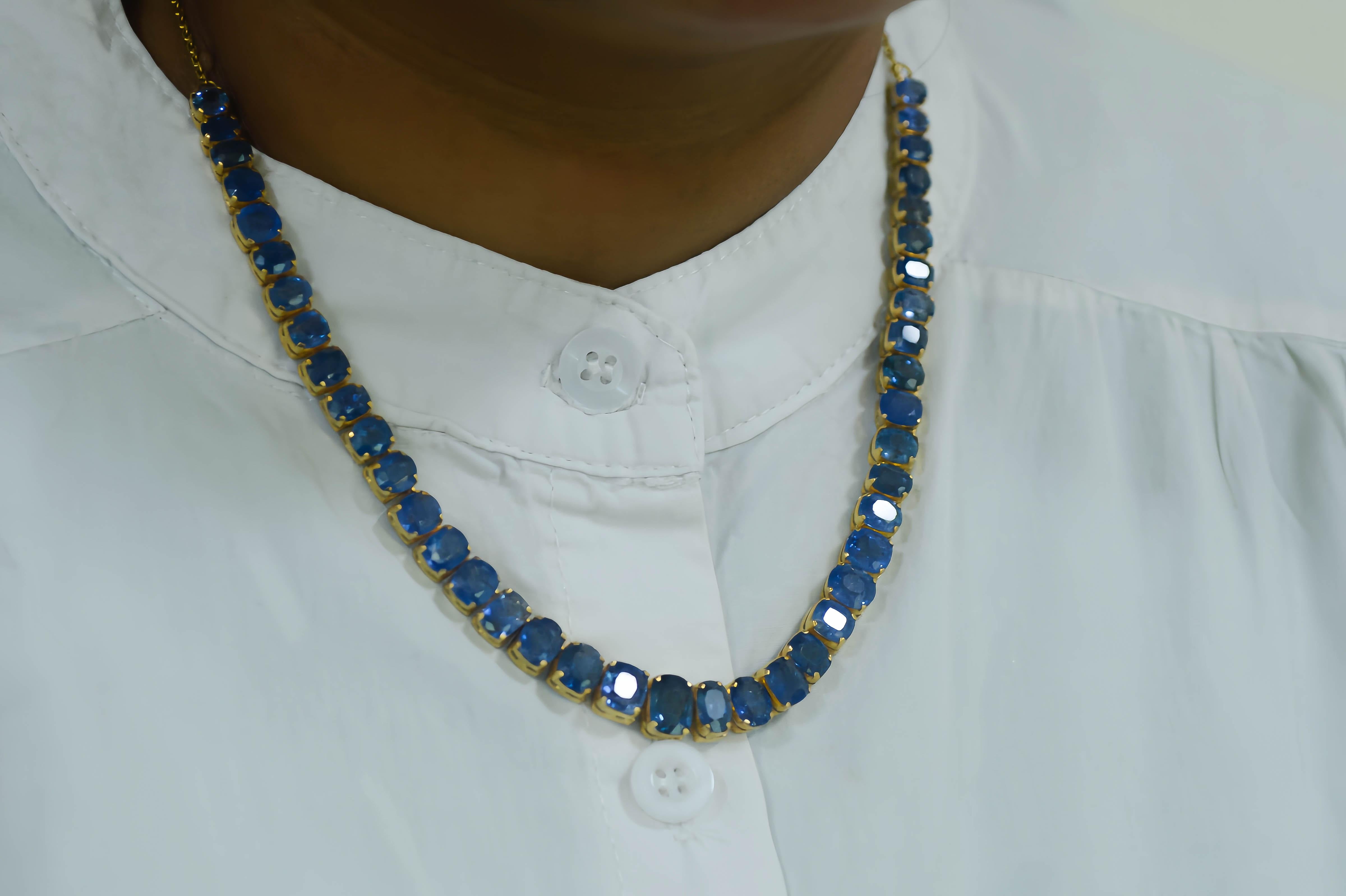 Certified Unheated Blue Sapphire Burmese Necklace in 18k Yellow Gold For Sale 2