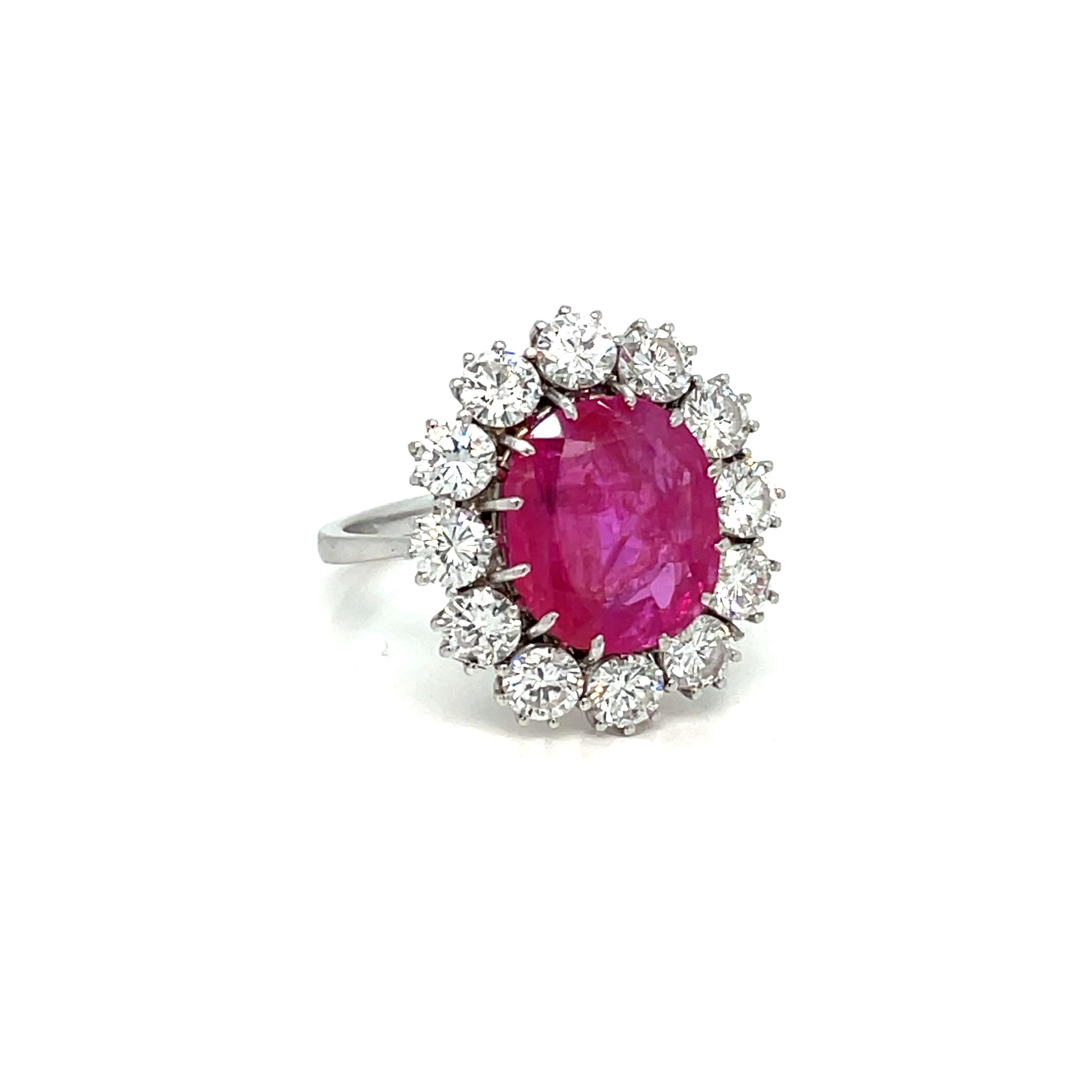 Certified Unheated Burma Ruby Diamond Vintage Gold Cluster Ring In Excellent Condition In Napoli, Italy