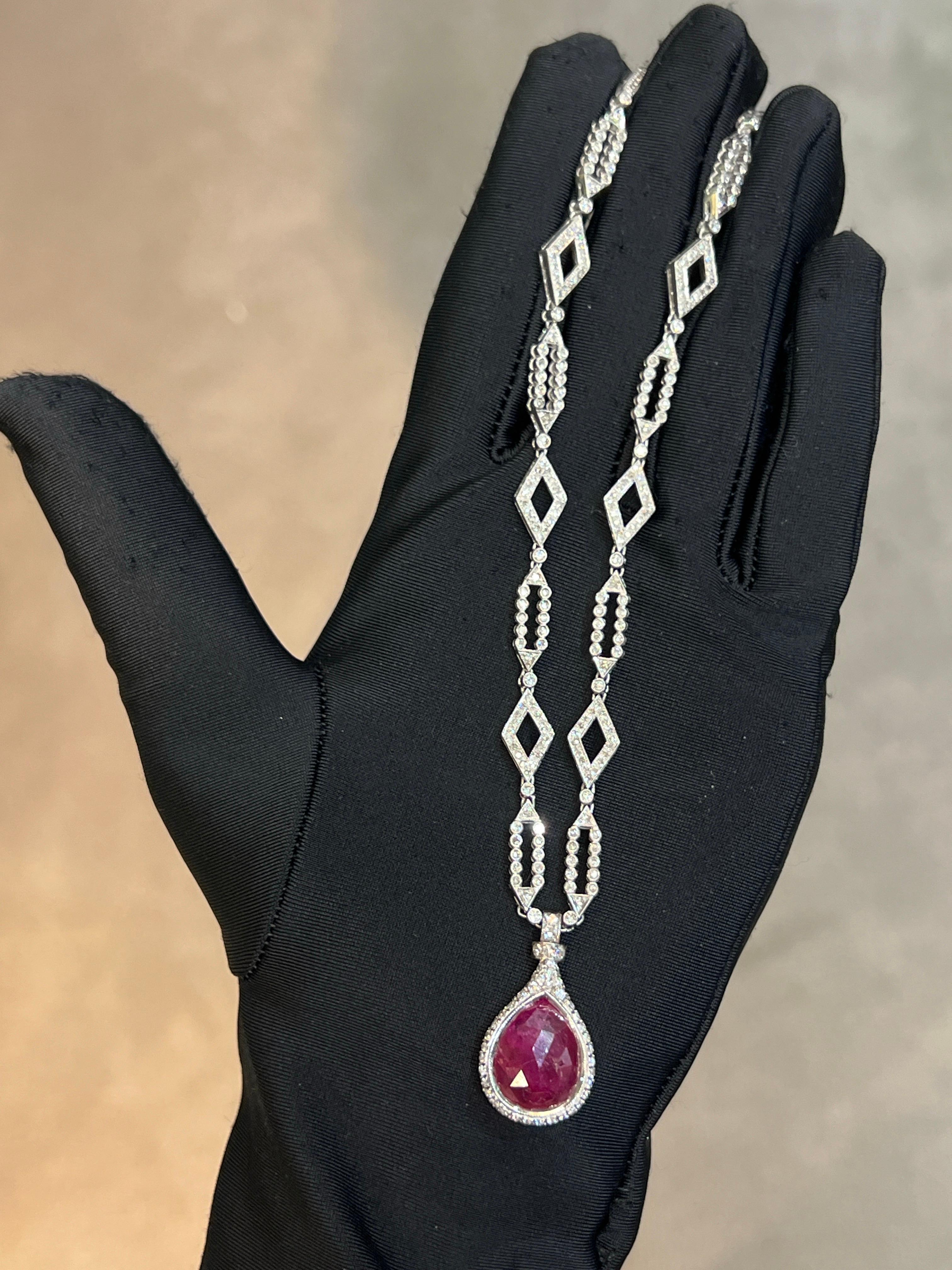 Unerhitzte burmesische Briolette Rubin und Diamant Halskette (Gemischter Schliff) im Angebot