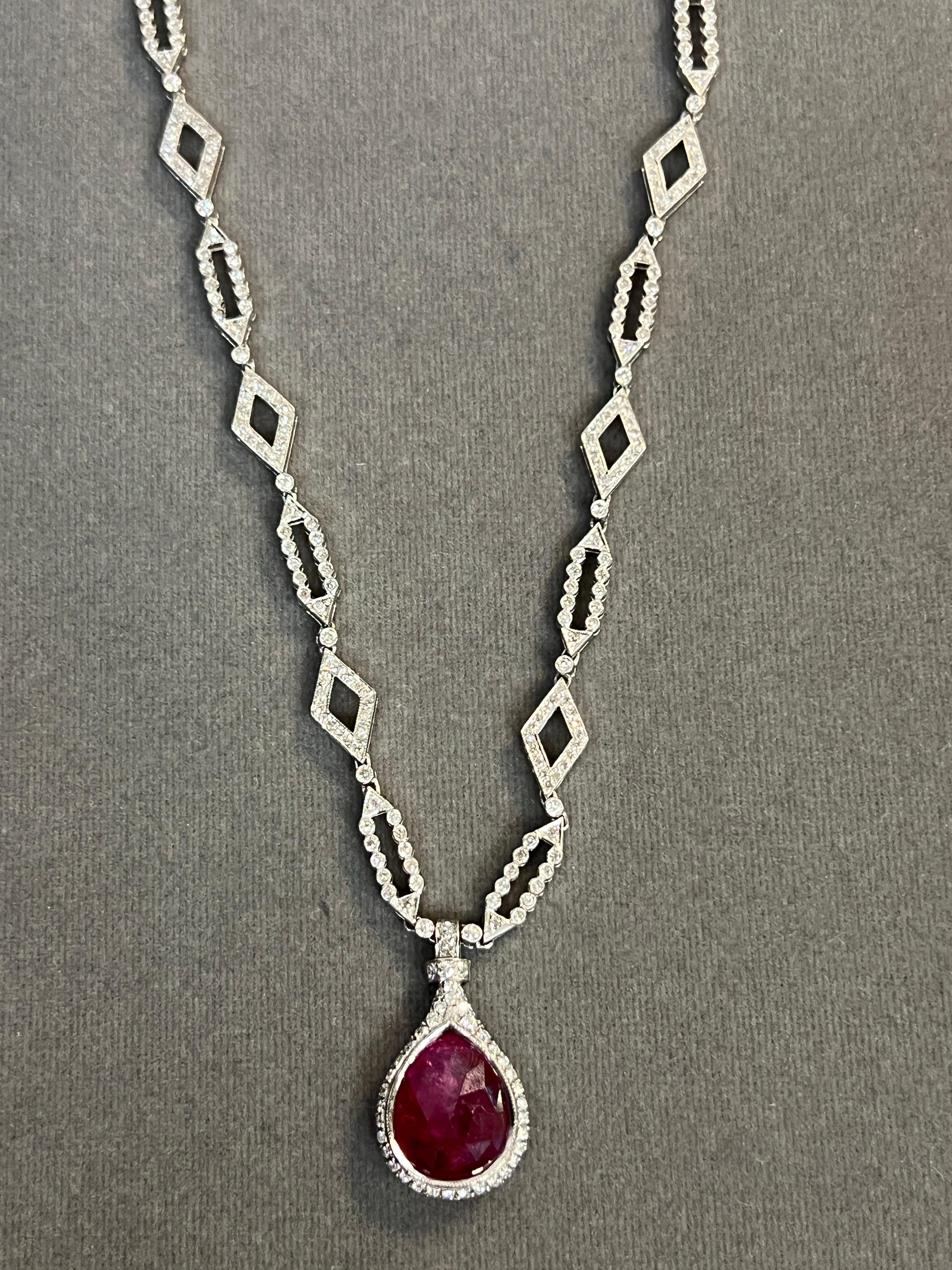 Unerhitzte burmesische Briolette Rubin und Diamant Halskette im Angebot 1