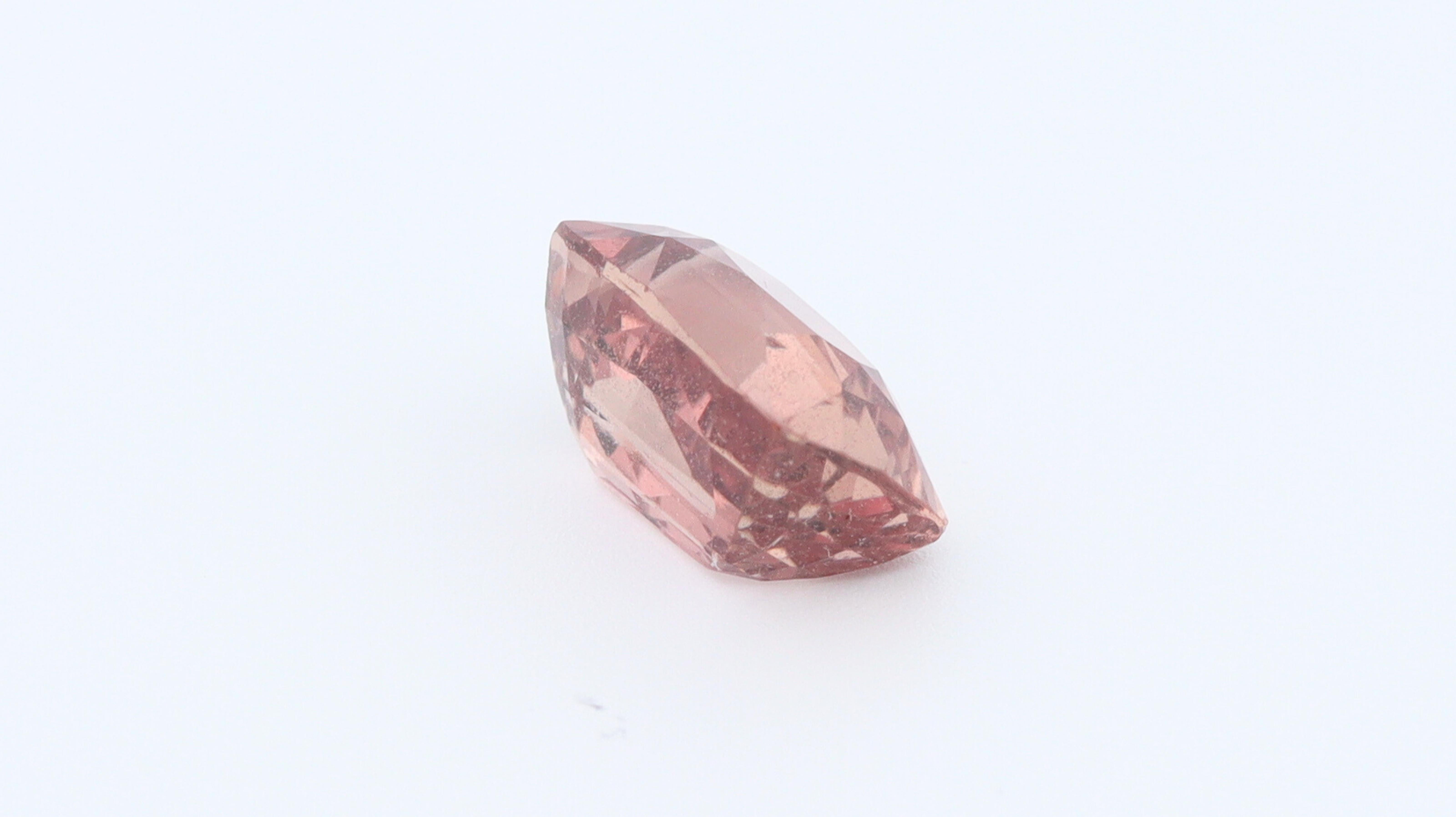 Certified Unheated Pink Sapphire from Sri Lanka - 1.56ct In New Condition For Sale In Antwerpen, BE