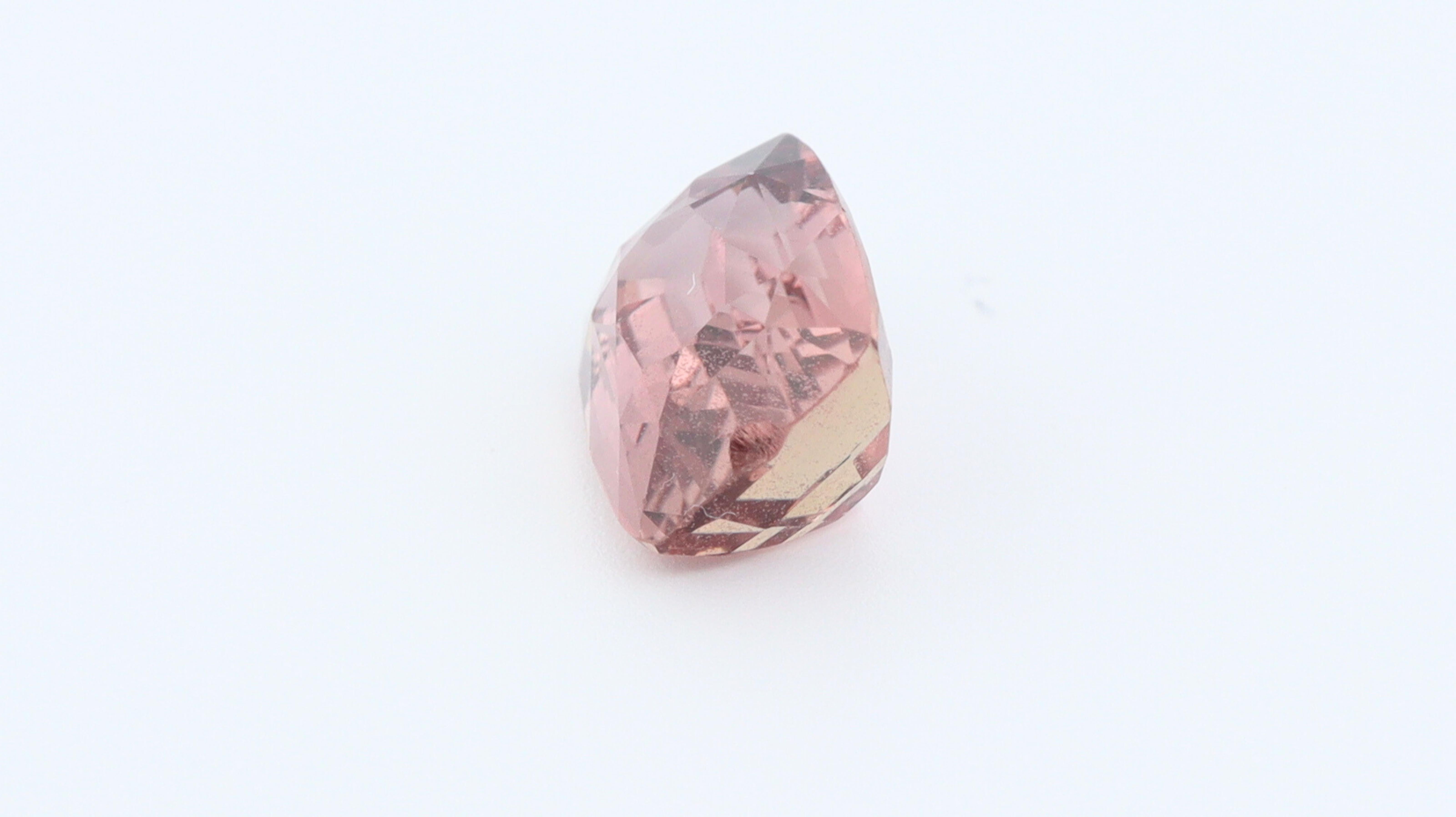 Certified Unheated Pink Sapphire from Sri Lanka - 1.56ct For Sale 1