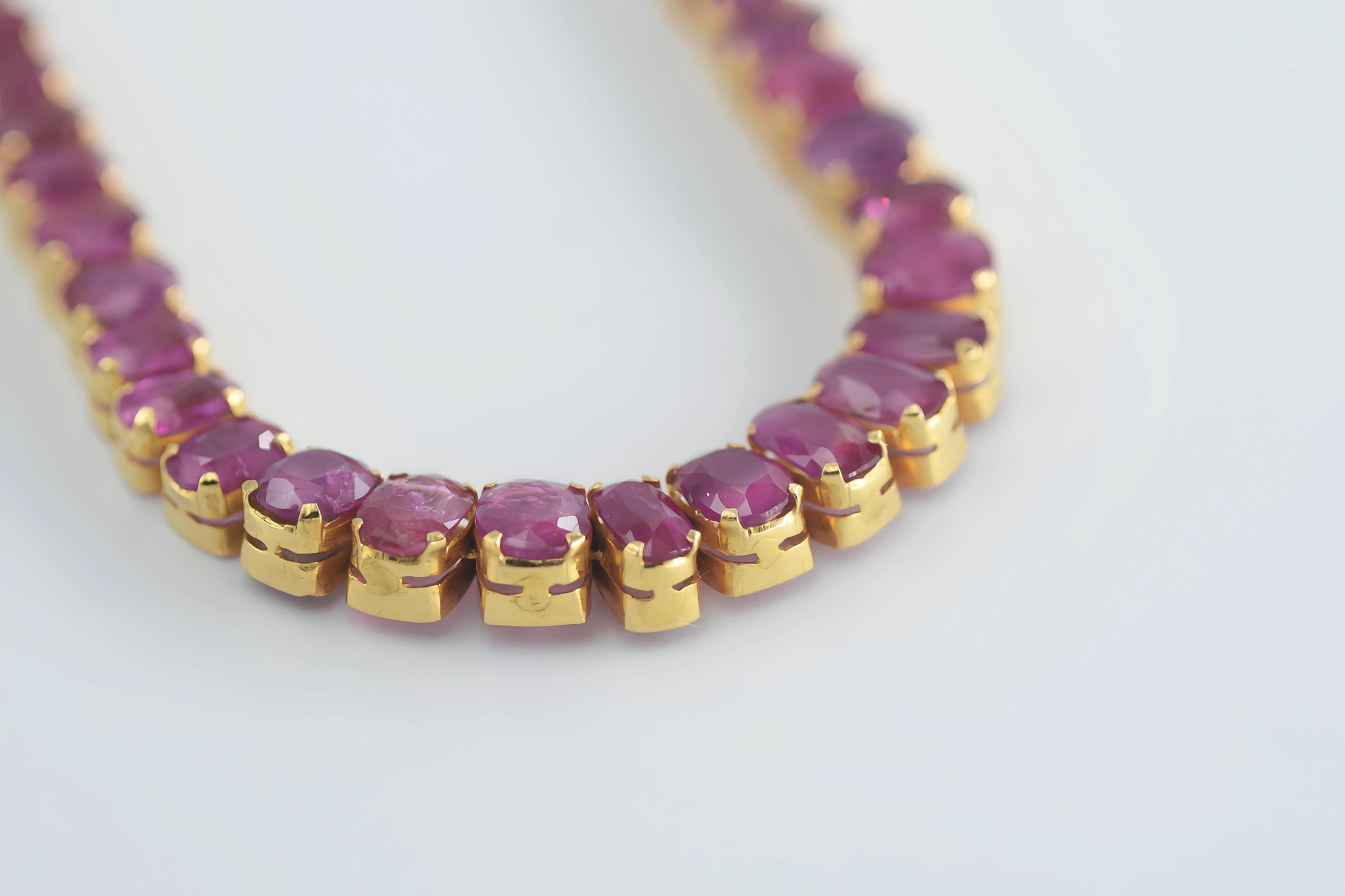 Approximately 30ct of certified unheated Burmese rubies set in 18k yellow gold in a vintage style of the 90s. The rubies are on the pinker end of the ruby colour scale, allowing for a brighter look when worn.

A great necklace to have in the arsenal