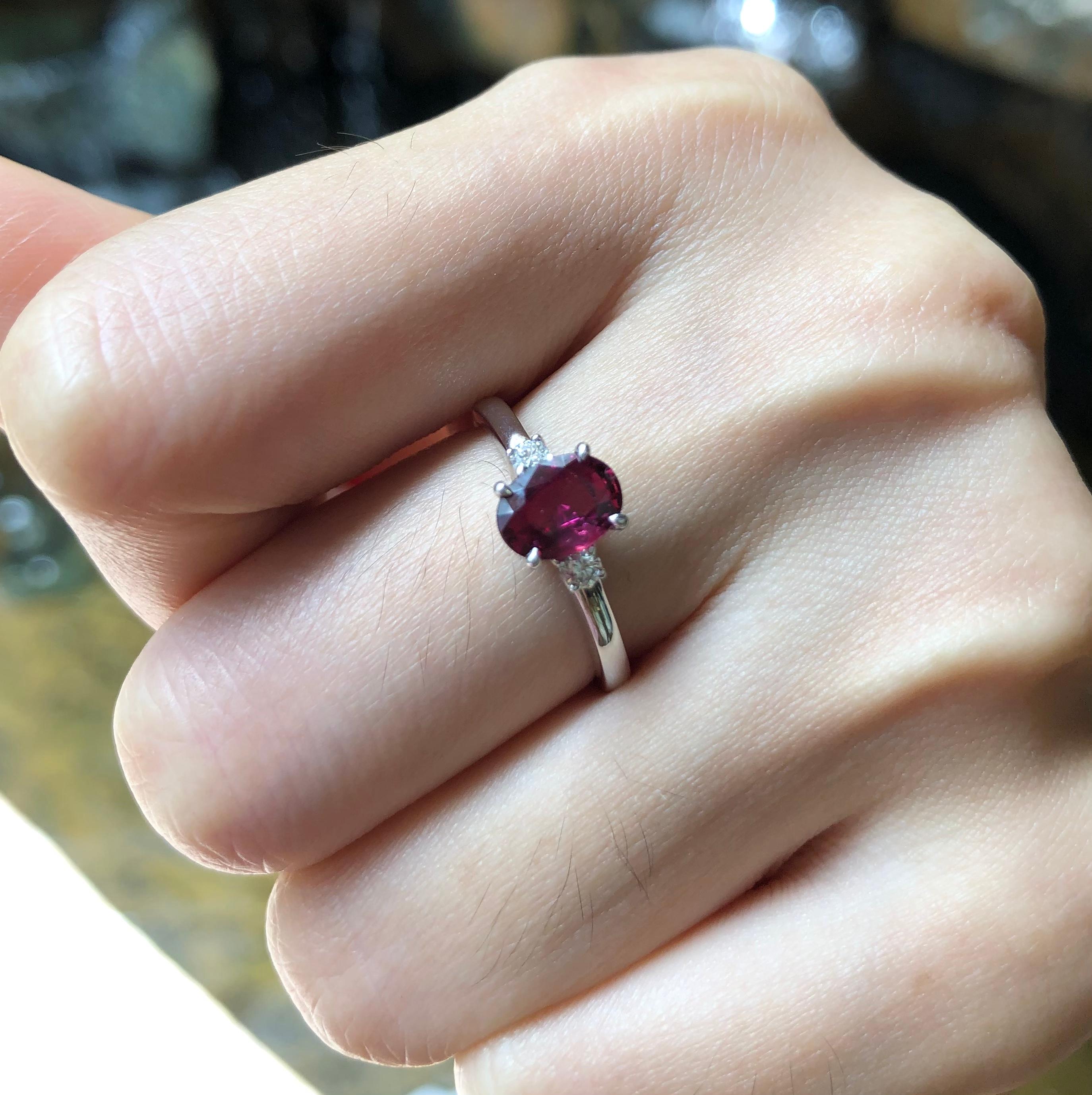 Certified Unheated Ruby with Diamond Ring Set in Platinum 950 Settings In New Condition For Sale In Bangkok, TH