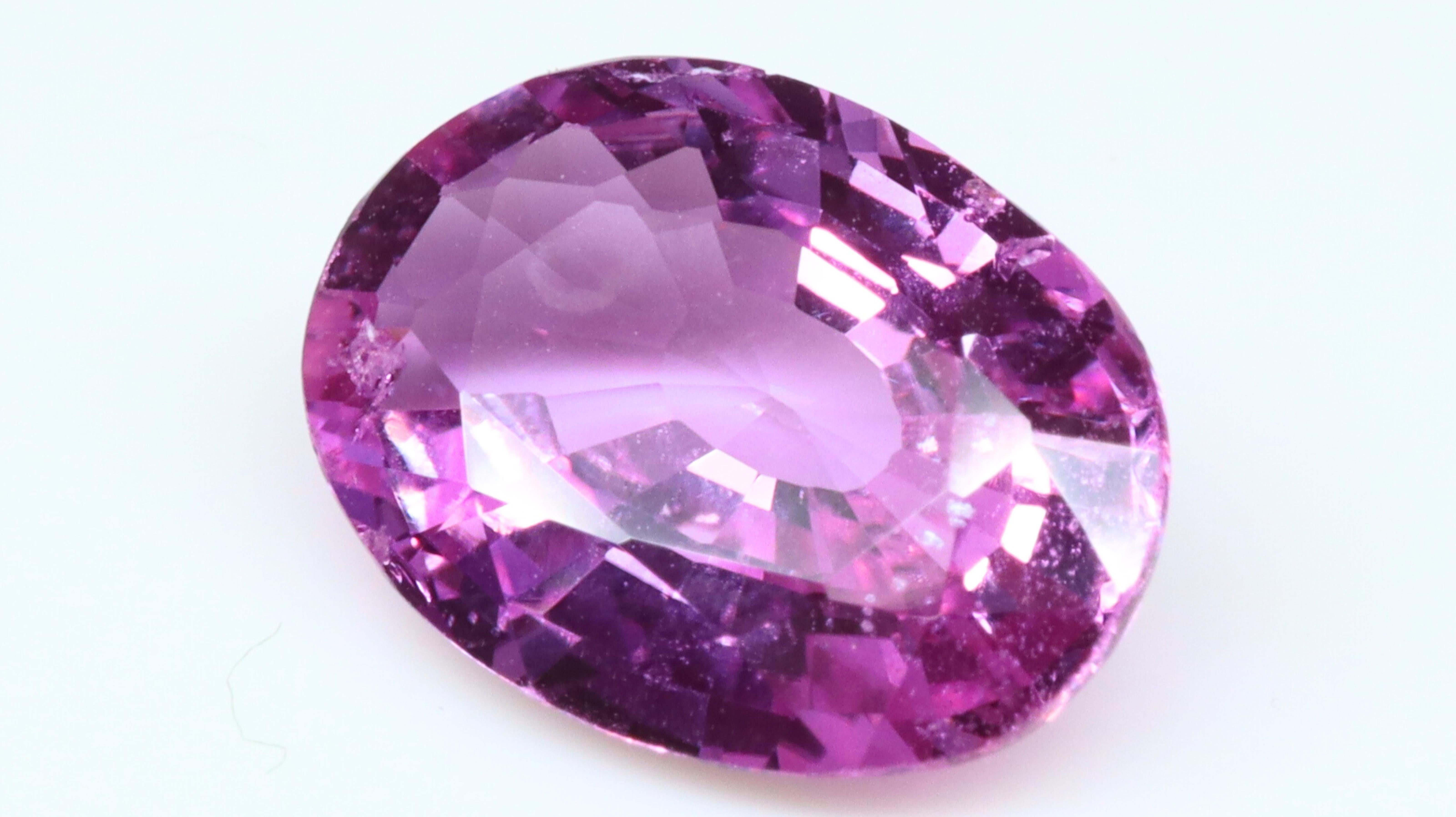 Modern Certified Unheated Vivid Pink Sapphire 1.55ct For Sale