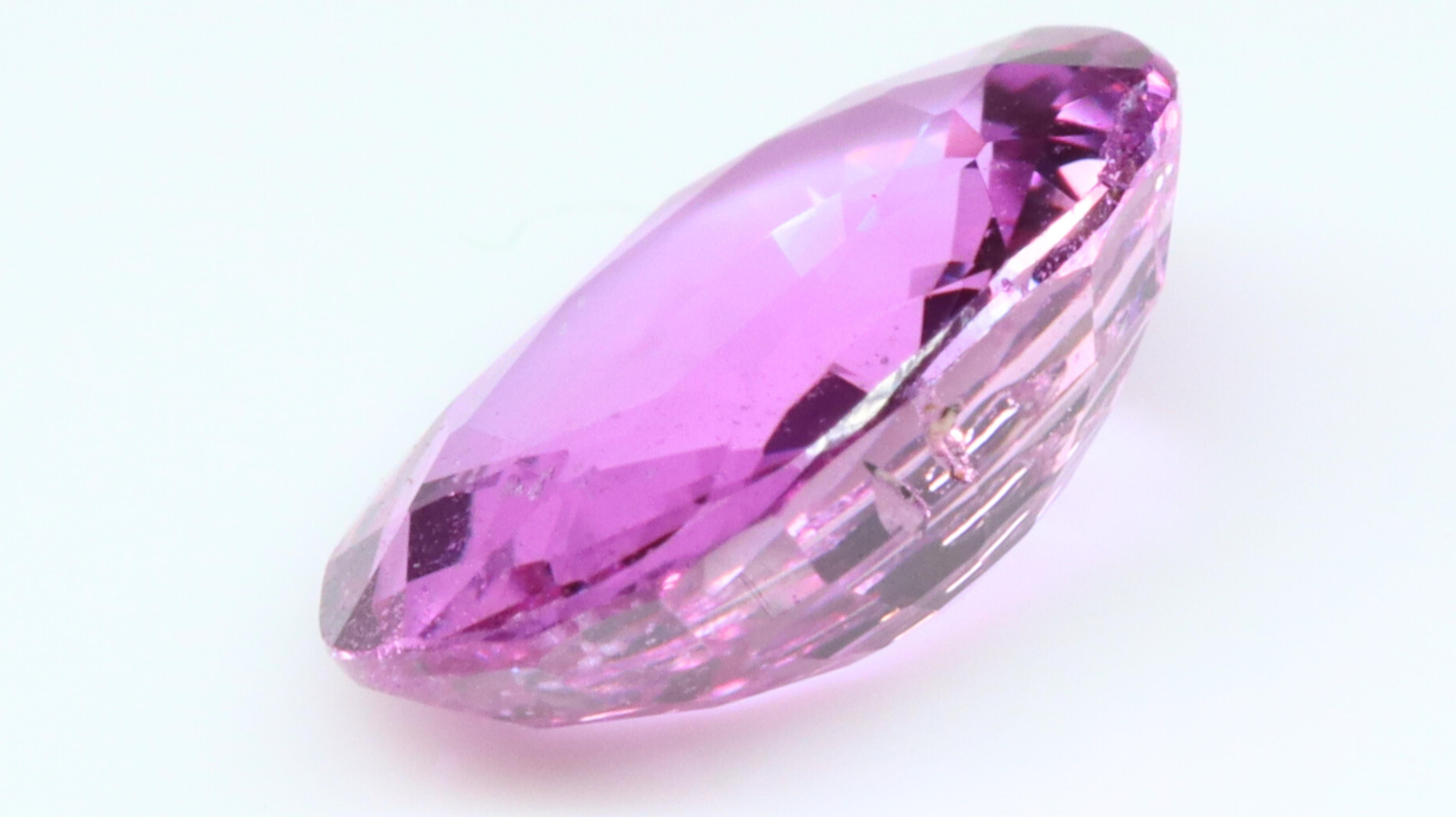 Certified Unheated Vivid Pink Sapphire 1.55ct In New Condition For Sale In Antwerpen, BE
