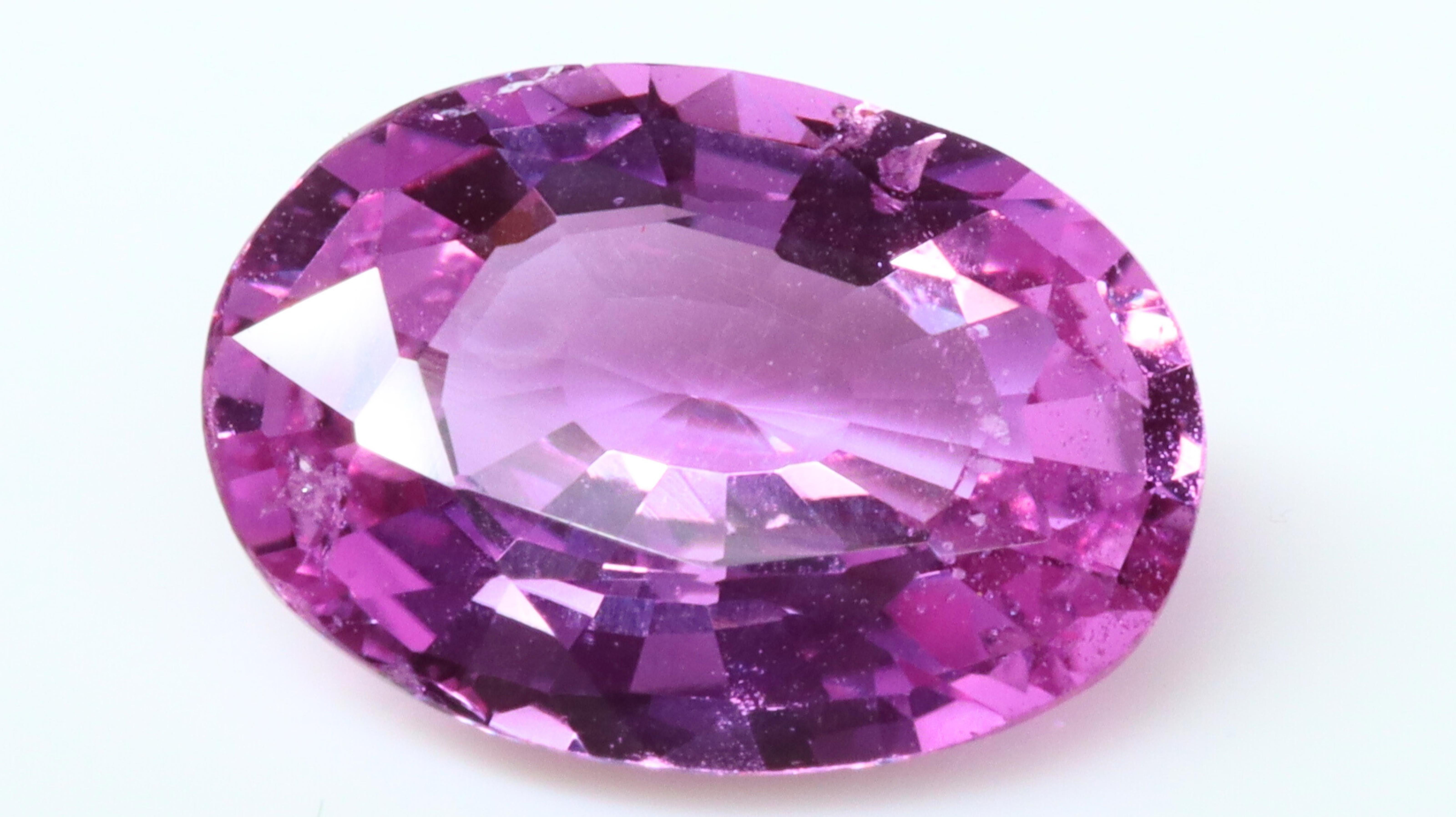 Certified Unheated Vivid Pink Sapphire 1.55ct For Sale 1