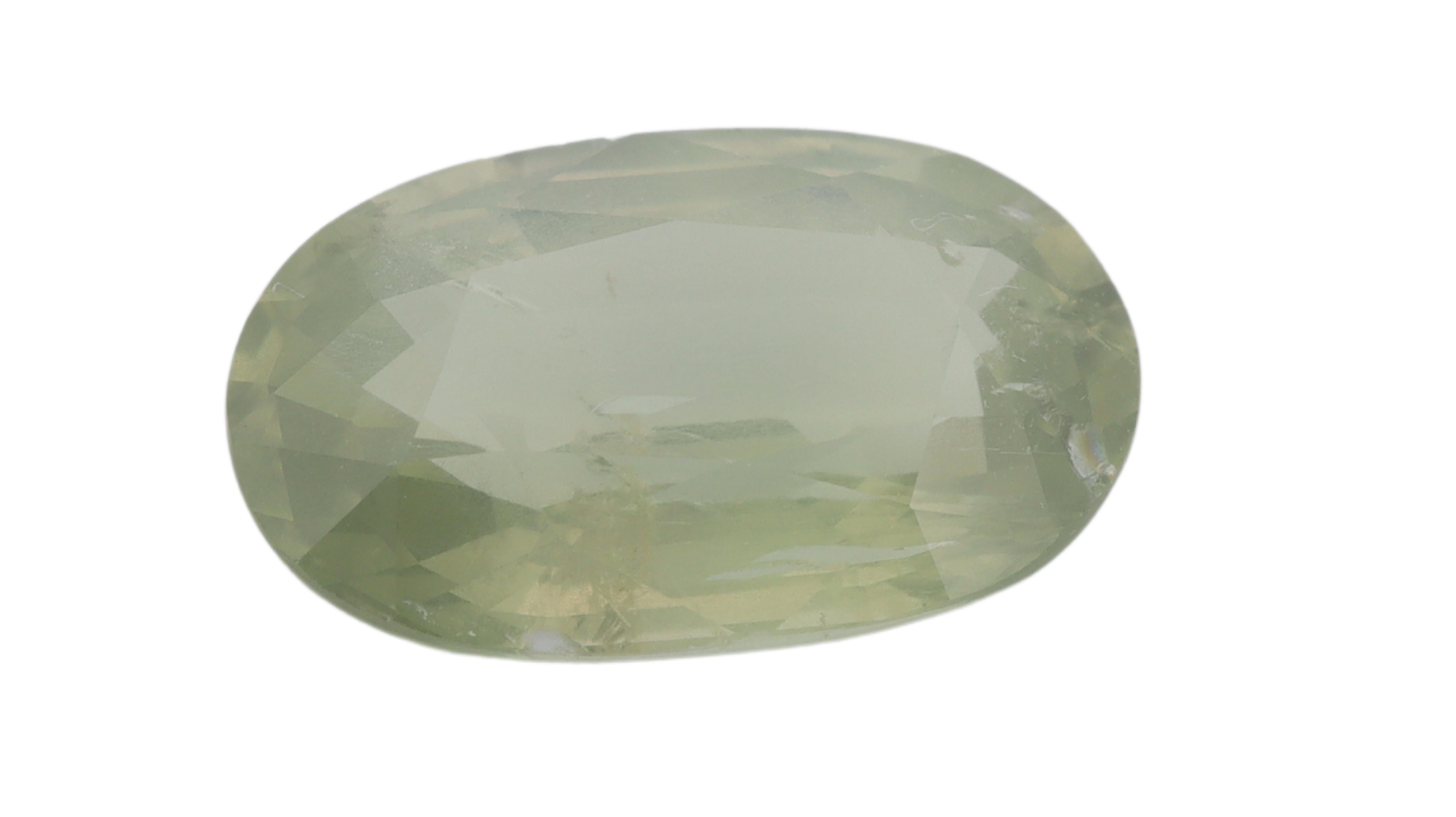 Lovely stone from Madagascar not subject to any treatment, showcasing a Light Yellow color with goo saturation and hue.  It was cut into a oval shape on the elongated side, with a good depth. It has a good life and an important size, with 5