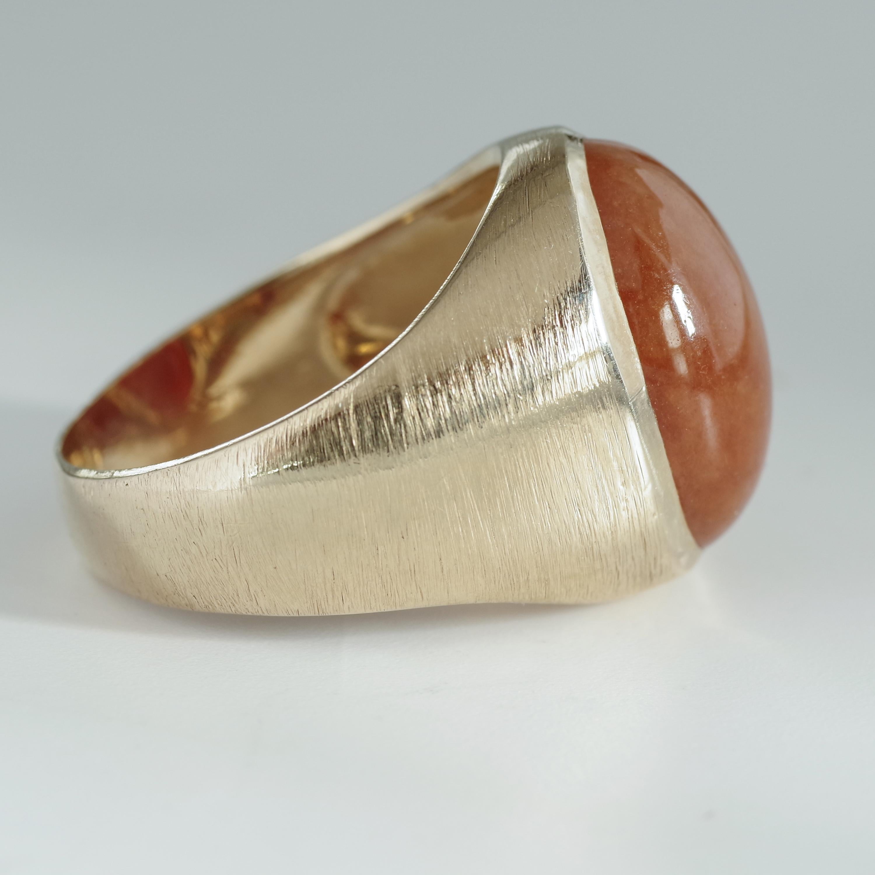 Certified Untreated Red Jade Ring from Midcentury In Excellent Condition In Southbury, CT