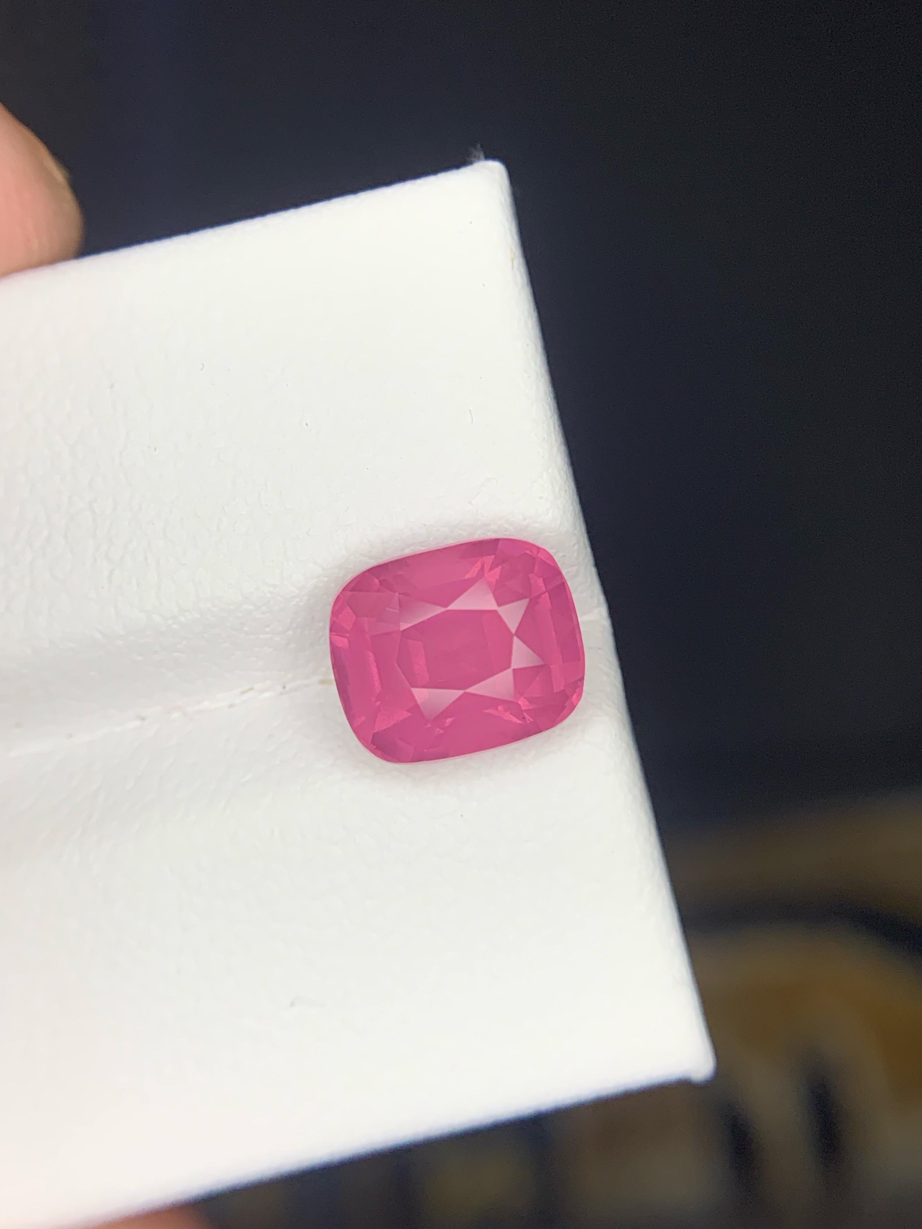 Gemma di spinello Mahenge sciolta naturale certificata di colore rosa vellutato da 3,17 carati in vendita 4