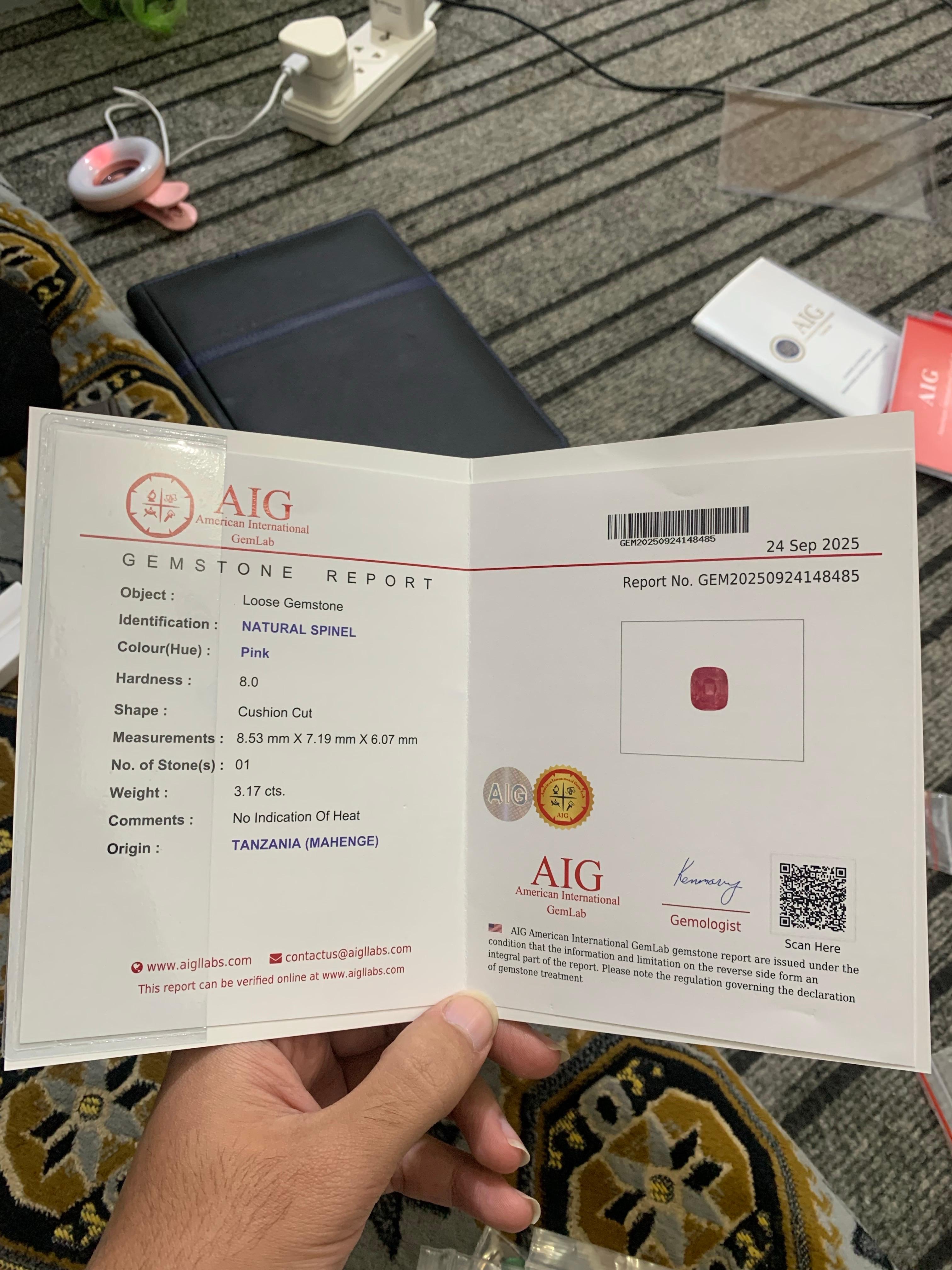 Gemma di spinello Mahenge sciolta naturale certificata di colore rosa vellutato da 3,17 carati in vendita 7