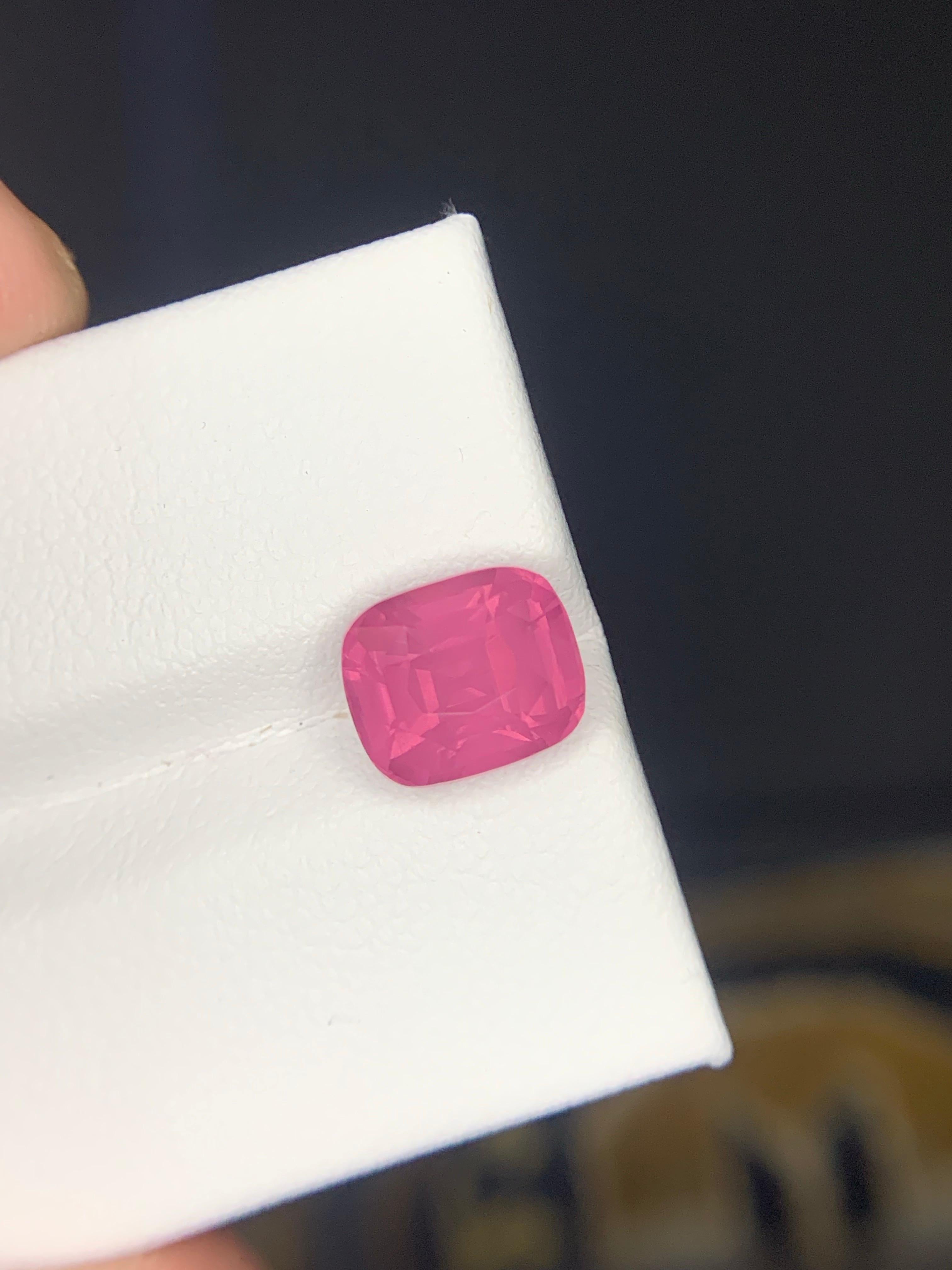 Gemma di spinello Mahenge sciolta naturale certificata di colore rosa vellutato da 3,17 carati in vendita 8