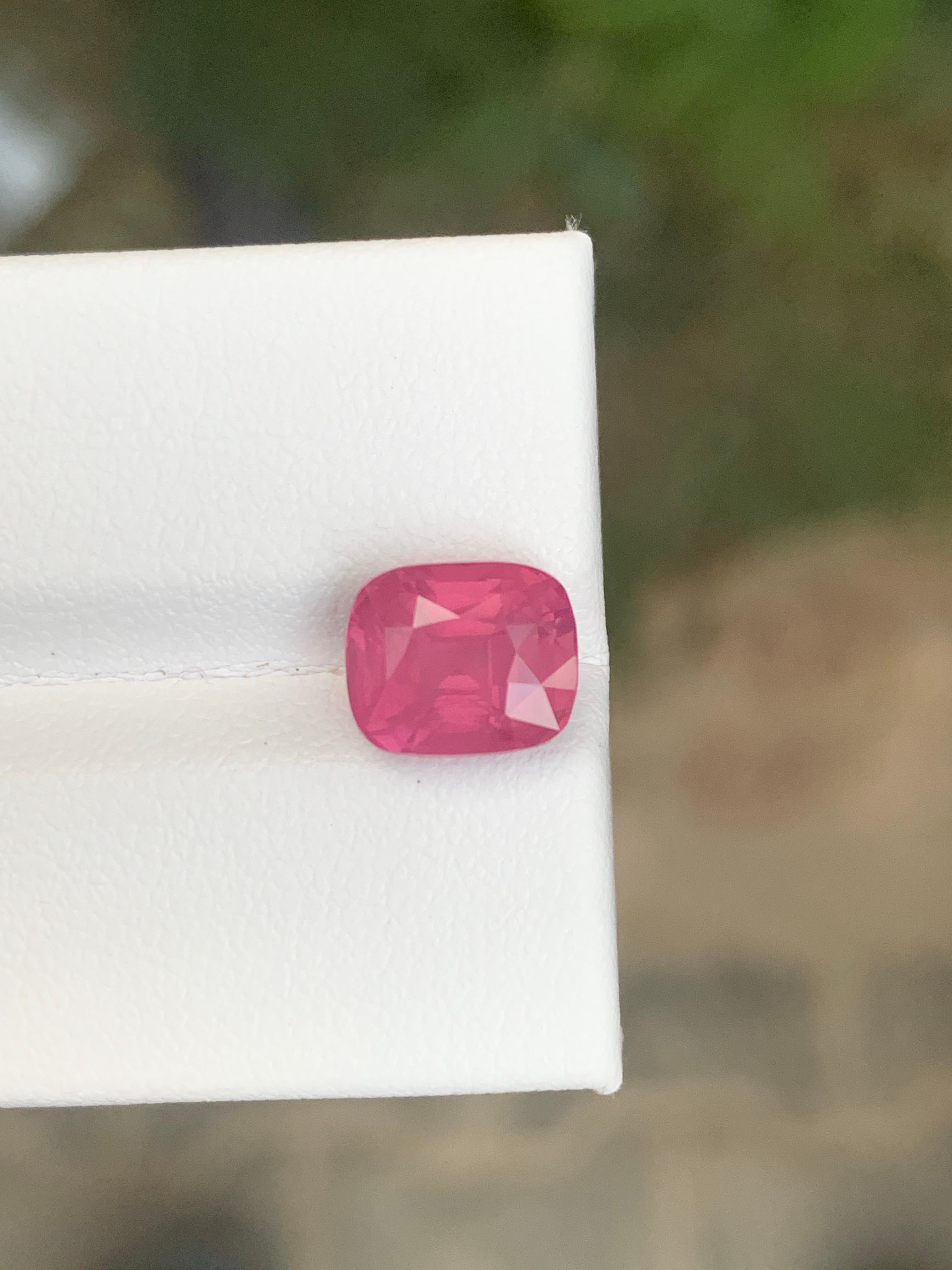 Spinello Mahenge sfaccettato

Peso: 3,17 Carati
Dimensioni: 8,53 x 7,19 x 6,07 mm
Colore: Rosa
Origine: Mahenge, Tanzania
Trattamento: Non
Forma: Cuscino 
Certificato: Certificato AIG disponibile

Il Mahenge Spinel è un tipo unico e raro proveniente