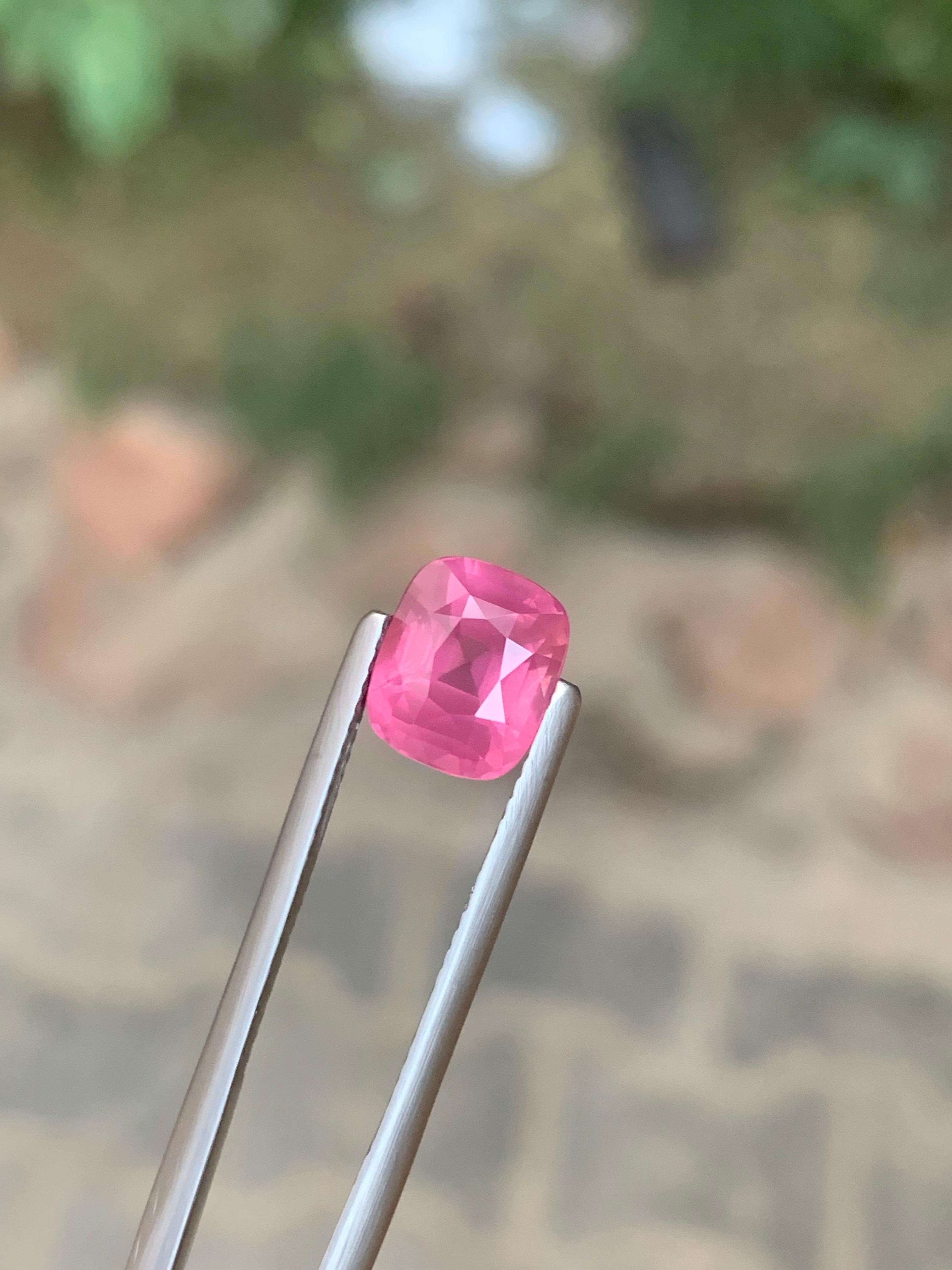 da uomo o donna Gemma di spinello Mahenge sciolta naturale certificata di colore rosa vellutato da 3,17 carati in vendita