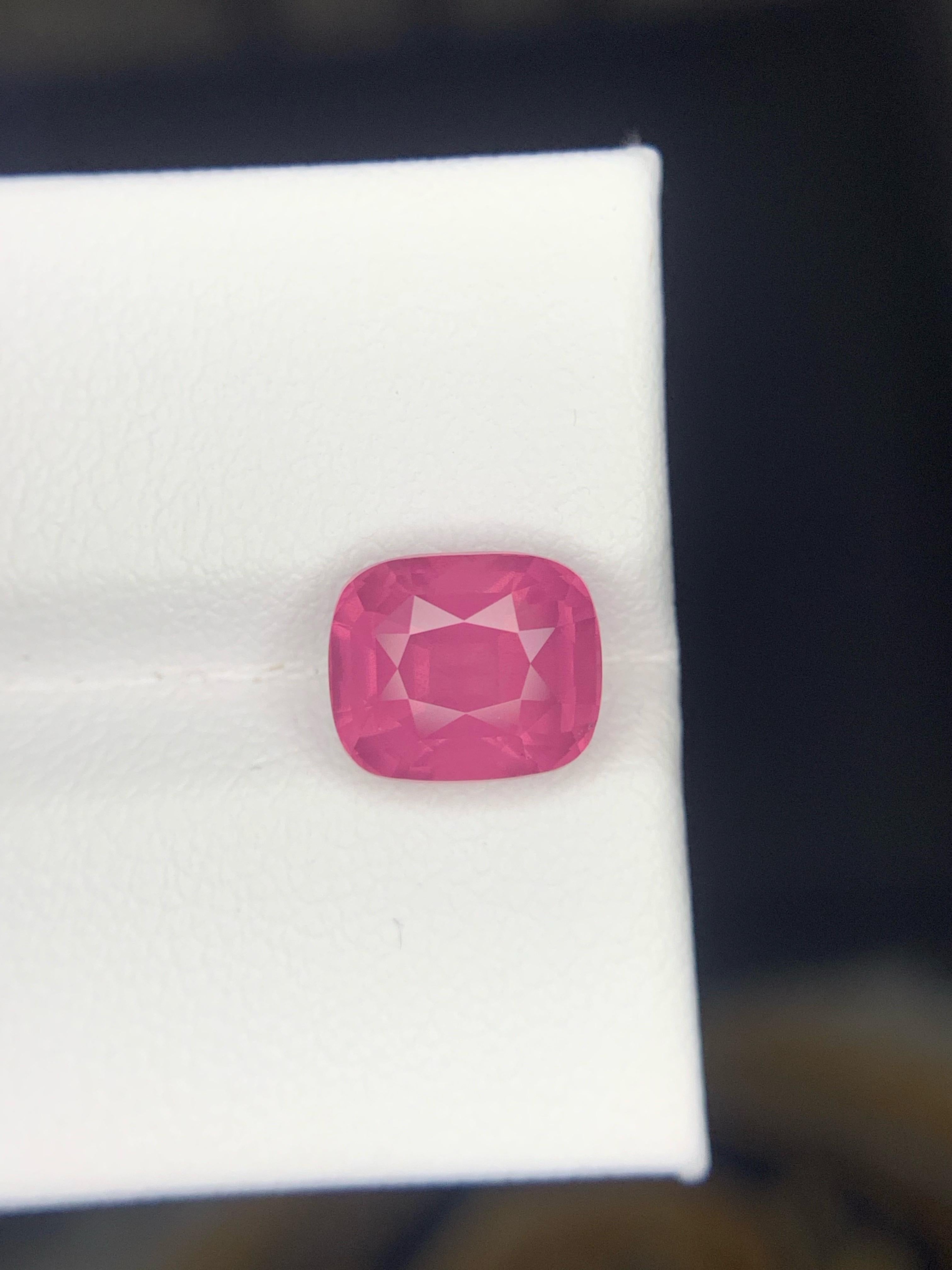 Gemma di spinello Mahenge sciolta naturale certificata di colore rosa vellutato da 3,17 carati in vendita 1