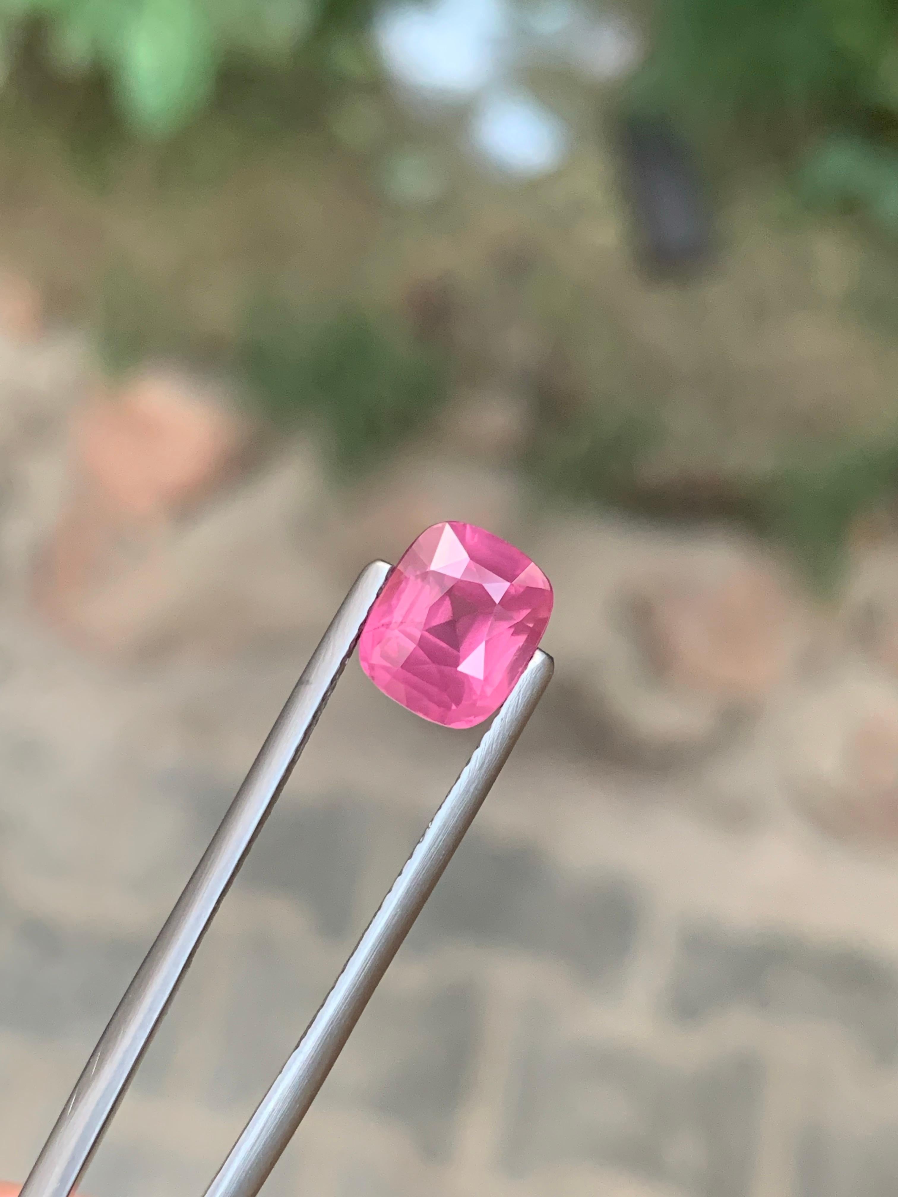 Gemma di spinello Mahenge sciolta naturale certificata di colore rosa vellutato da 3,17 carati in vendita 2