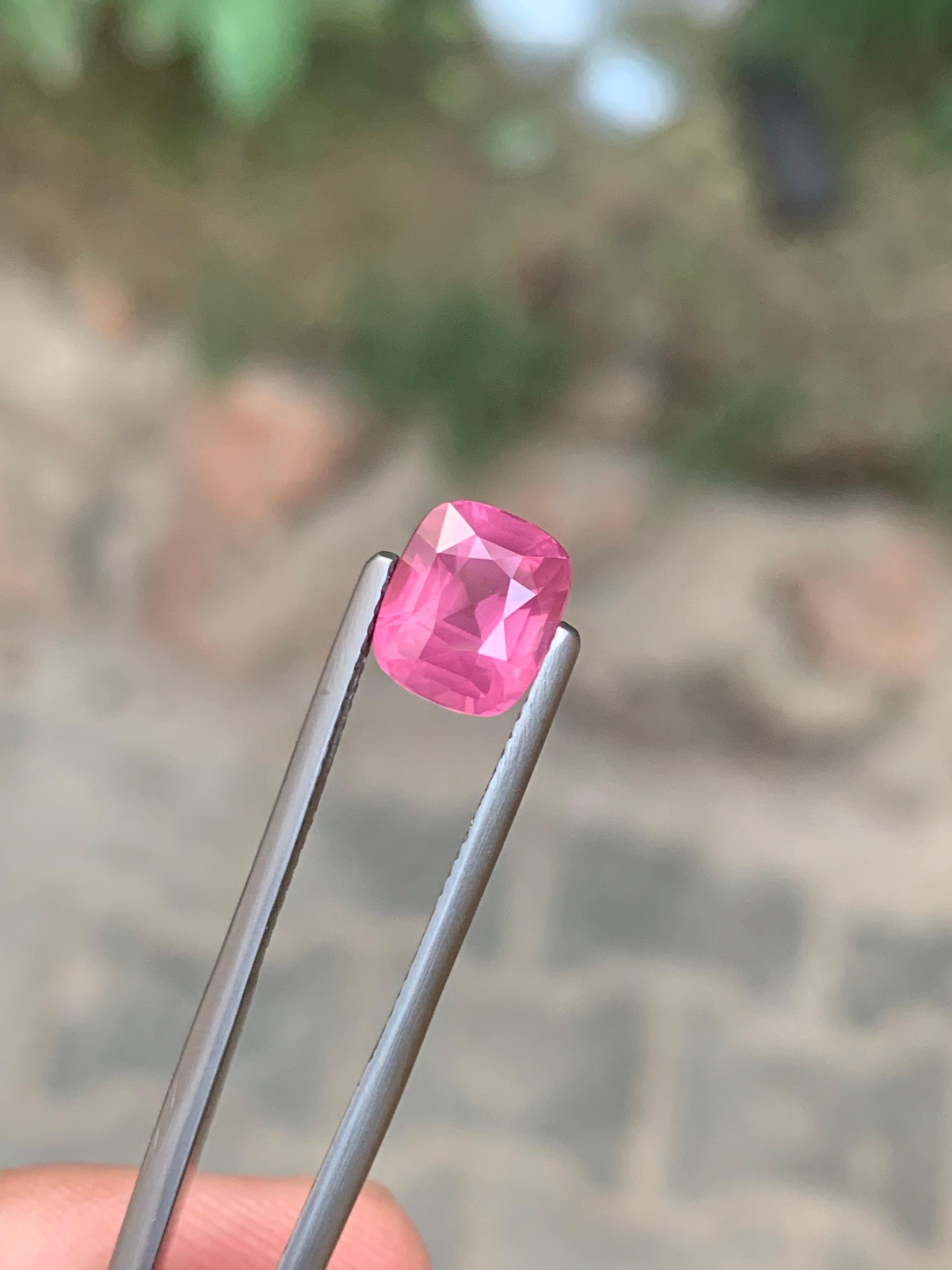 Gemma di spinello Mahenge sciolta naturale certificata di colore rosa vellutato da 3,17 carati in vendita 3