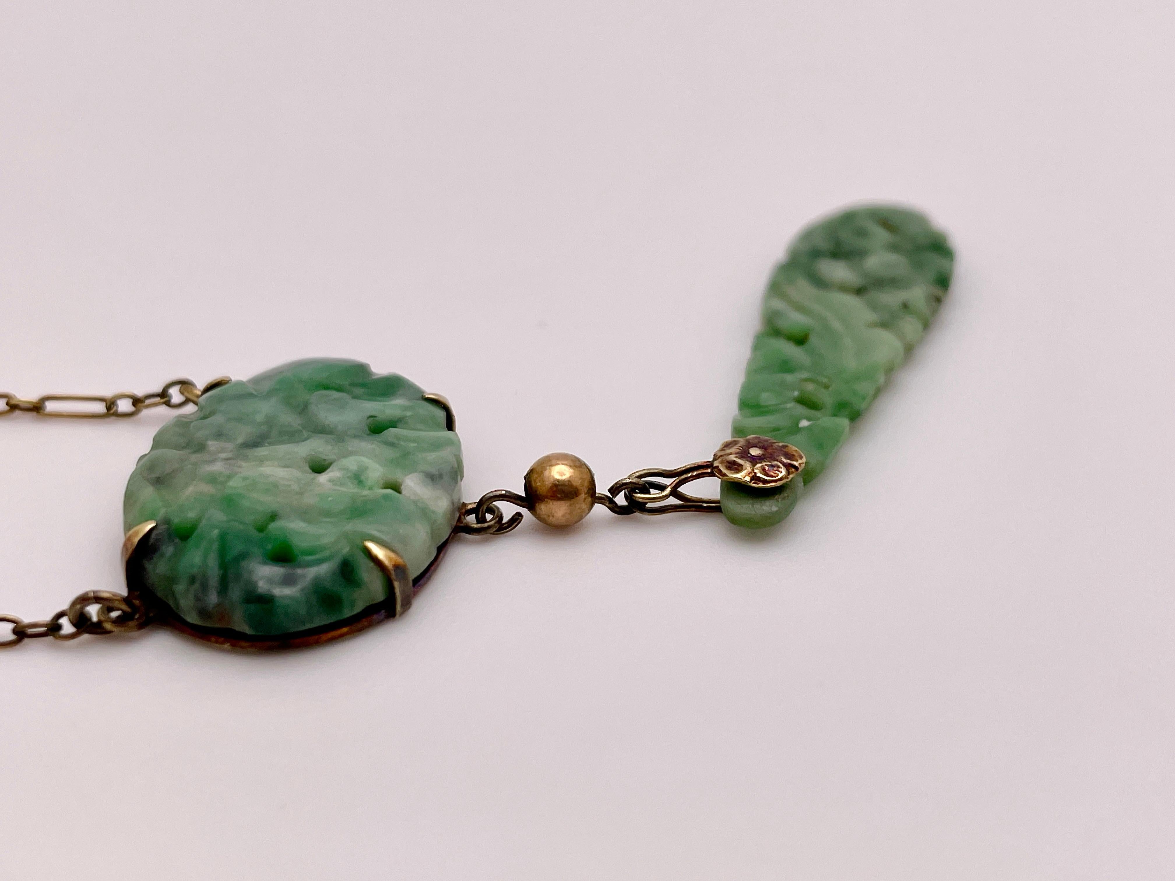 Certified Victorian 14K Yellow Gold Carved Jade Pendant Necklace In Good Condition For Sale In Westport, CT