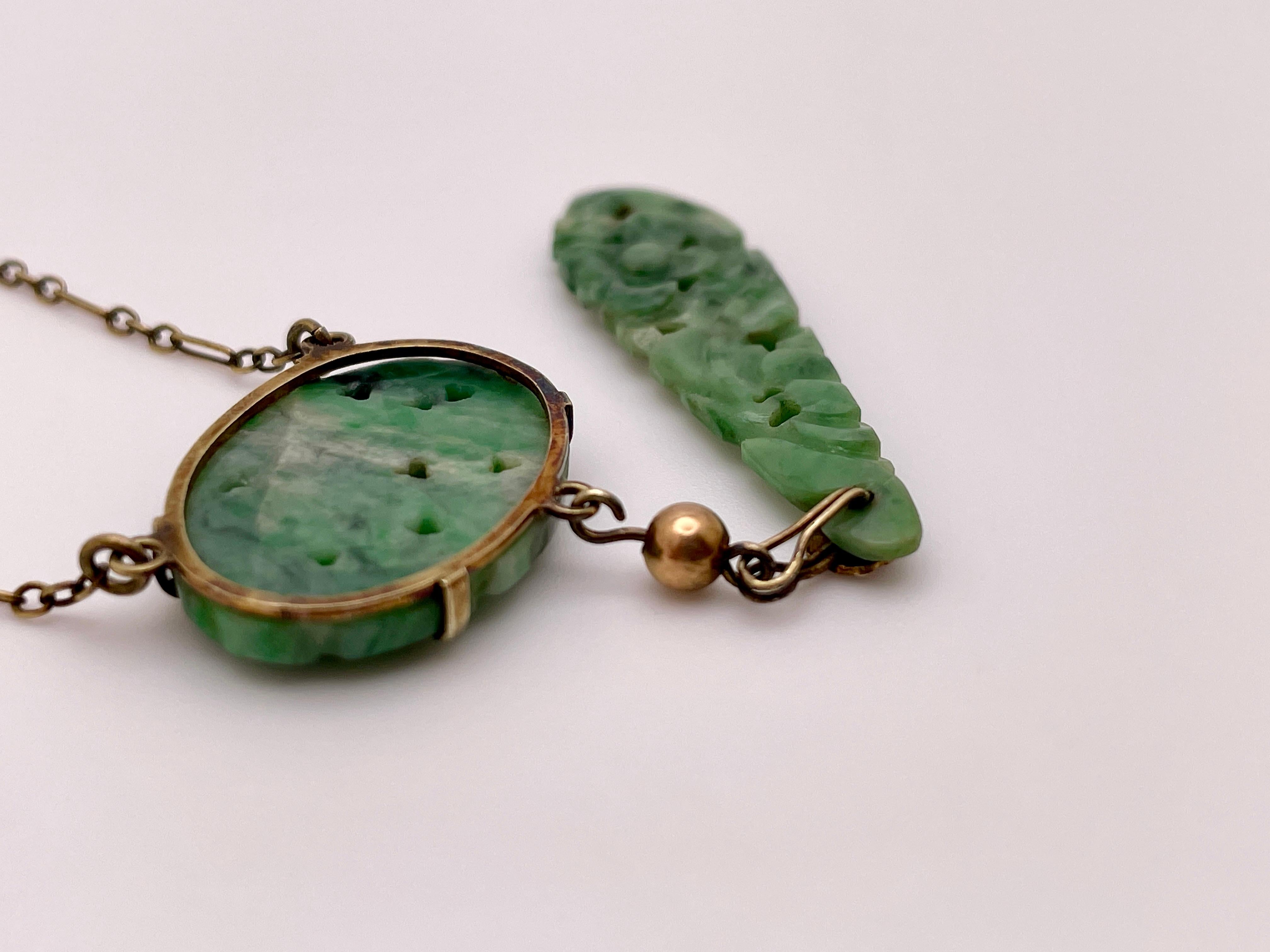 Collier pendentif victorien certifié en or jaune 14 carats et jade sculpté Pour femmes en vente