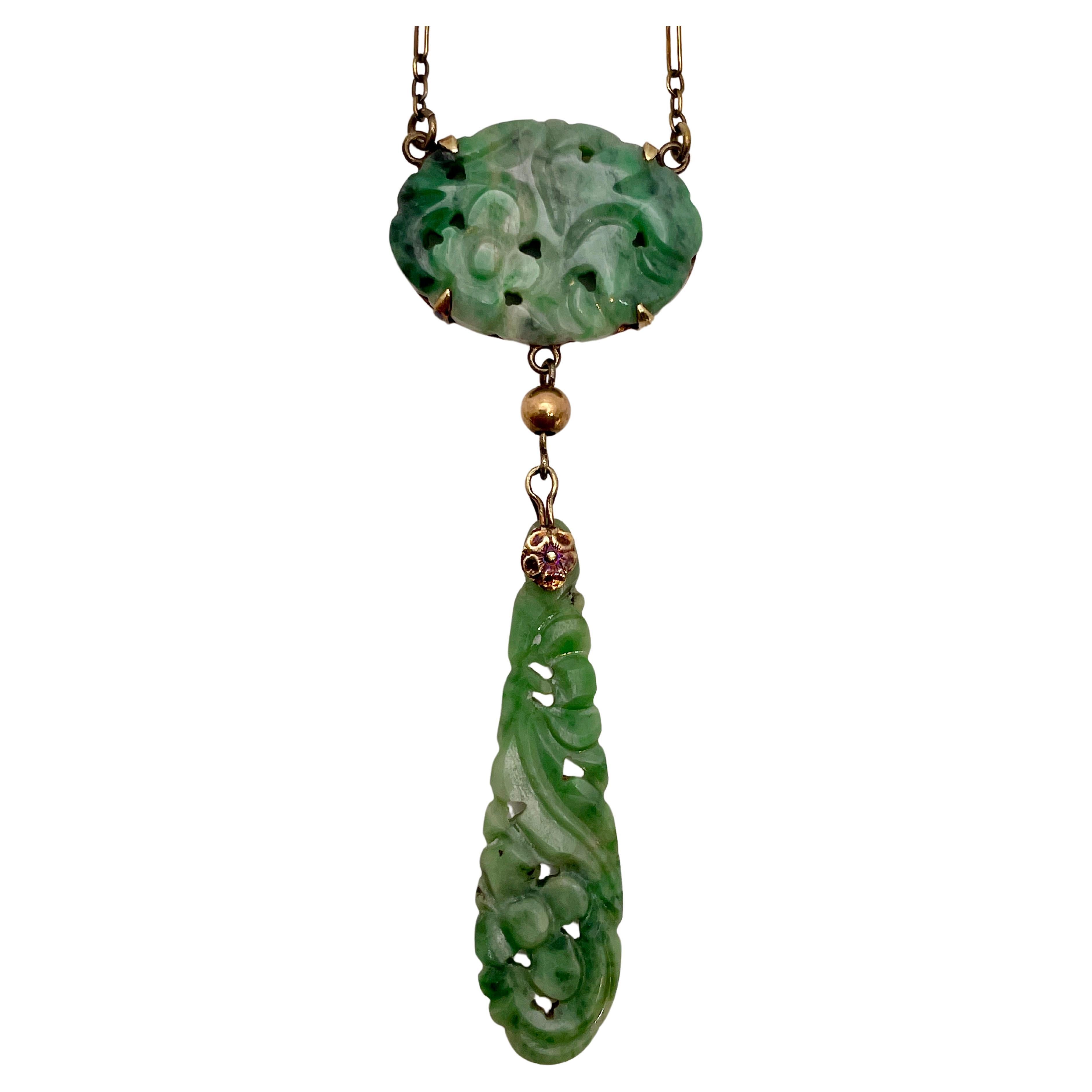 Collier pendentif victorien certifié en or jaune 14 carats et jade sculpté en vente