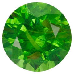 Certified vivd green faceted demantoid garnet, 0.69 ct