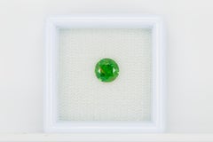 Certified vivd green faceted demantoid garnet, 0.94 ct