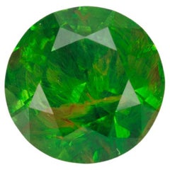 Certified vivd green faceted demantoid garnet, 0.94 ct