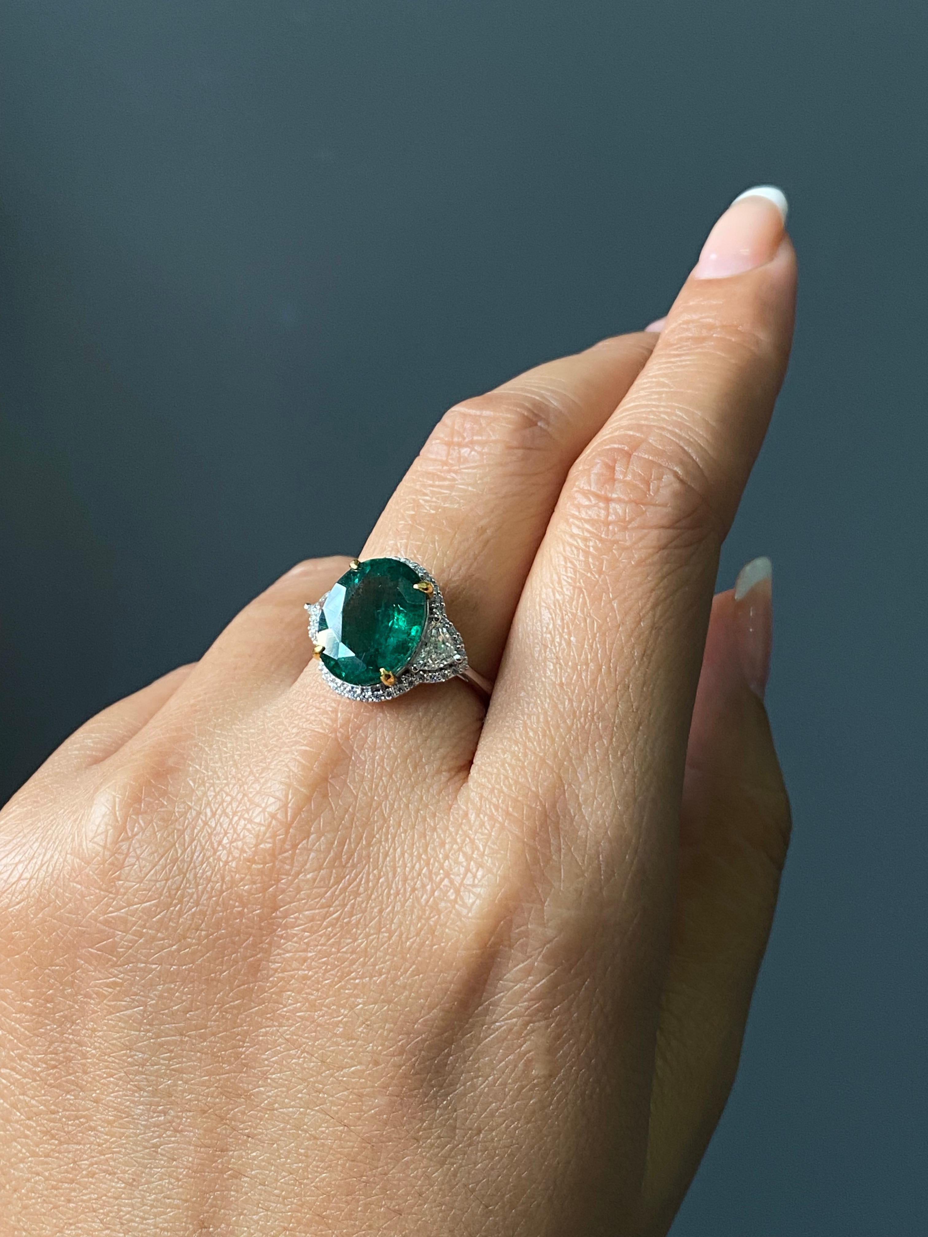 Women's Certified Vivid Emerald and Diamond Ring In 18K White Gold Ring