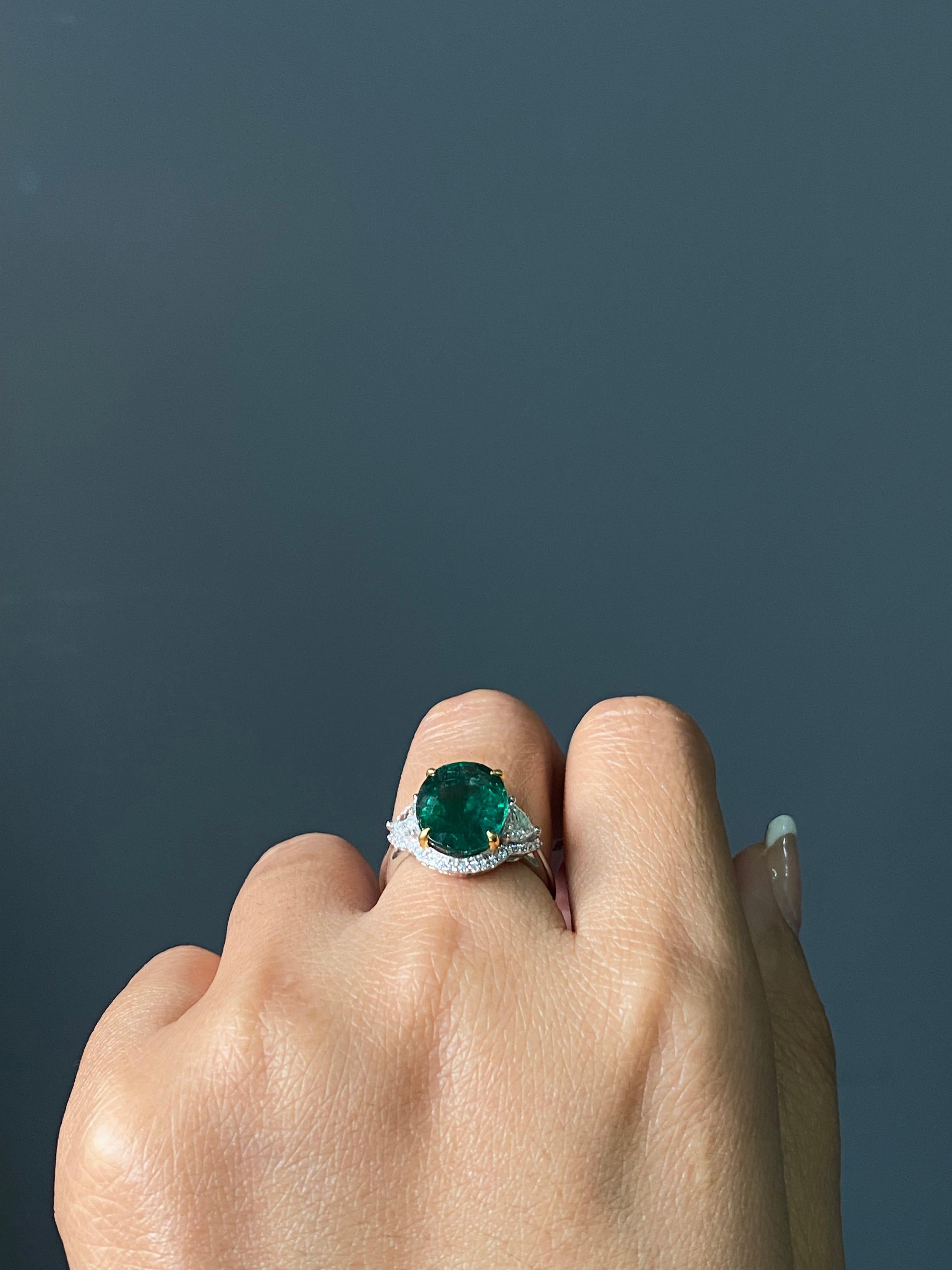 Certified Vivid Emerald and Diamond Ring In 18K White Gold Ring 2