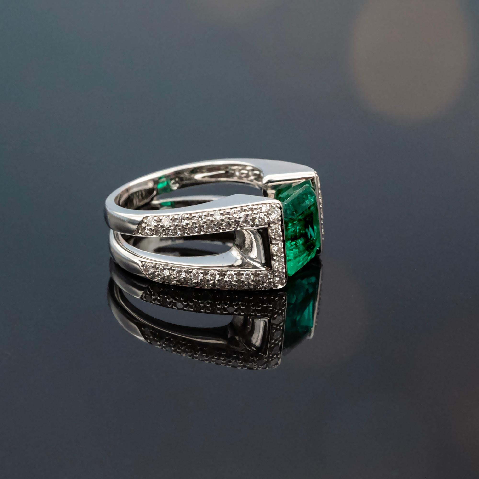 Emerald Cut Certified Vivid Green Colombian Emerald and Diamonds Ring For Sale
